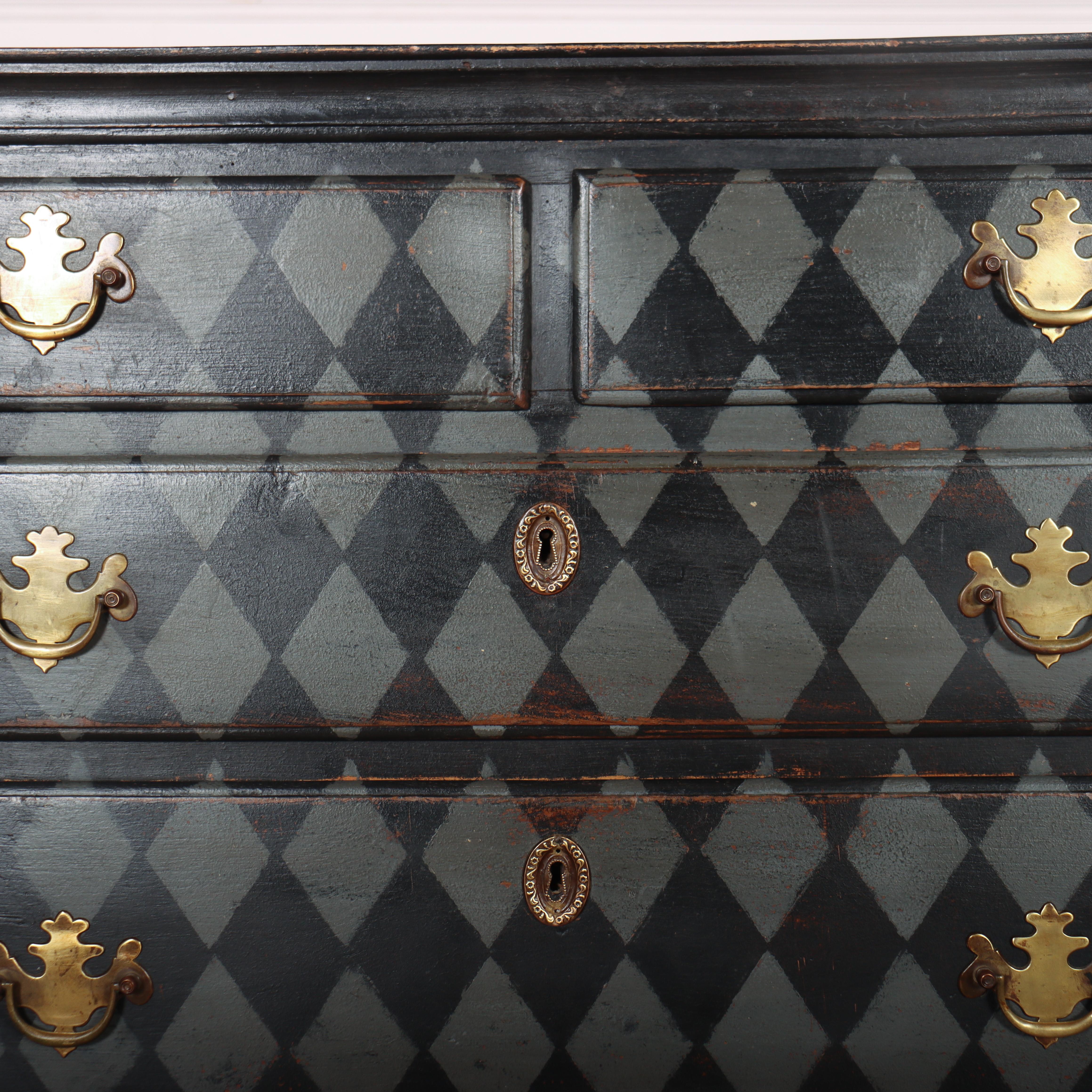 Cassettiera inglese dipinta in vendita 1