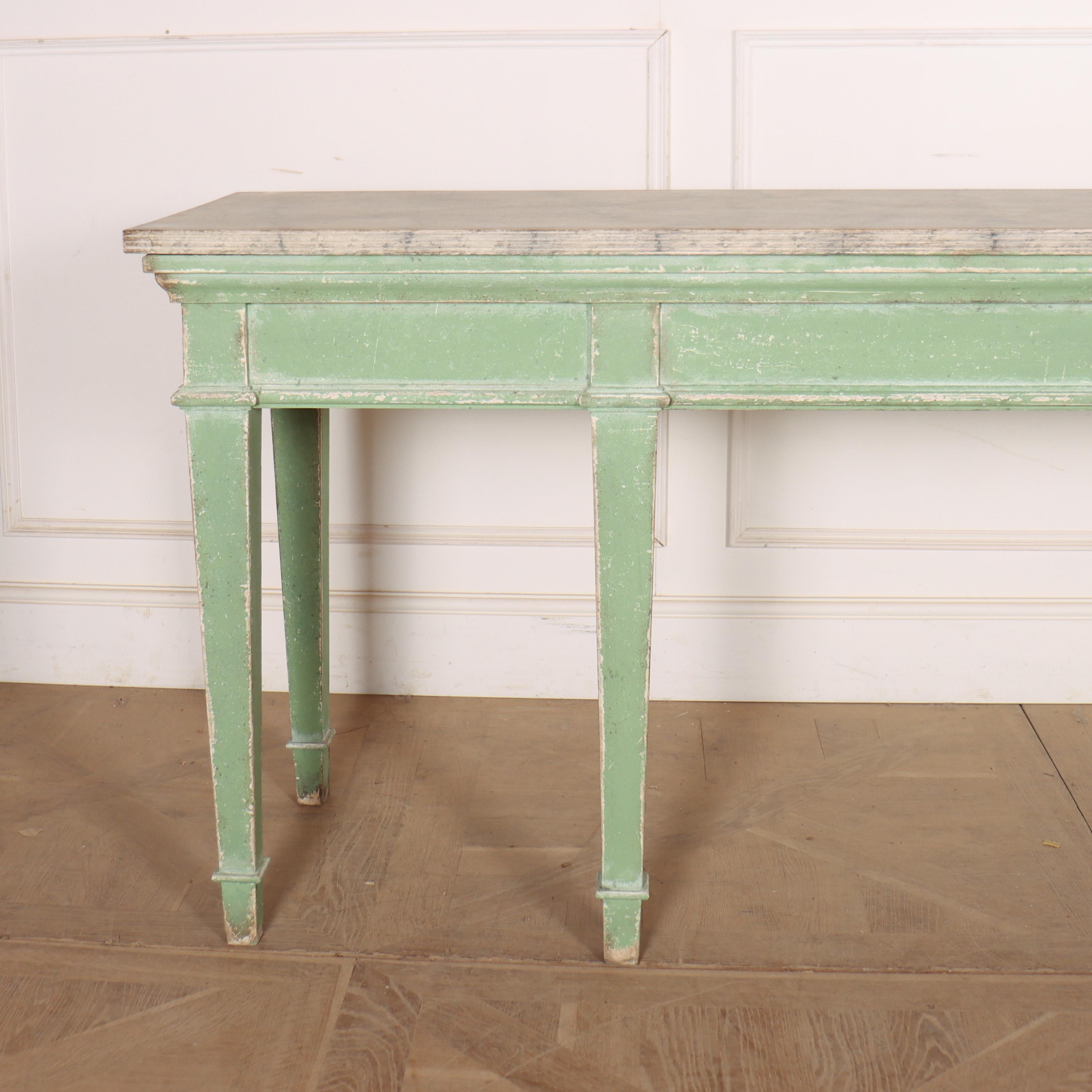 Splendida consolle inglese del XIX secolo in pino dipinto con piano in finto marmo. 1880.


Codice: 9095

Dimensioni:
W: 100
