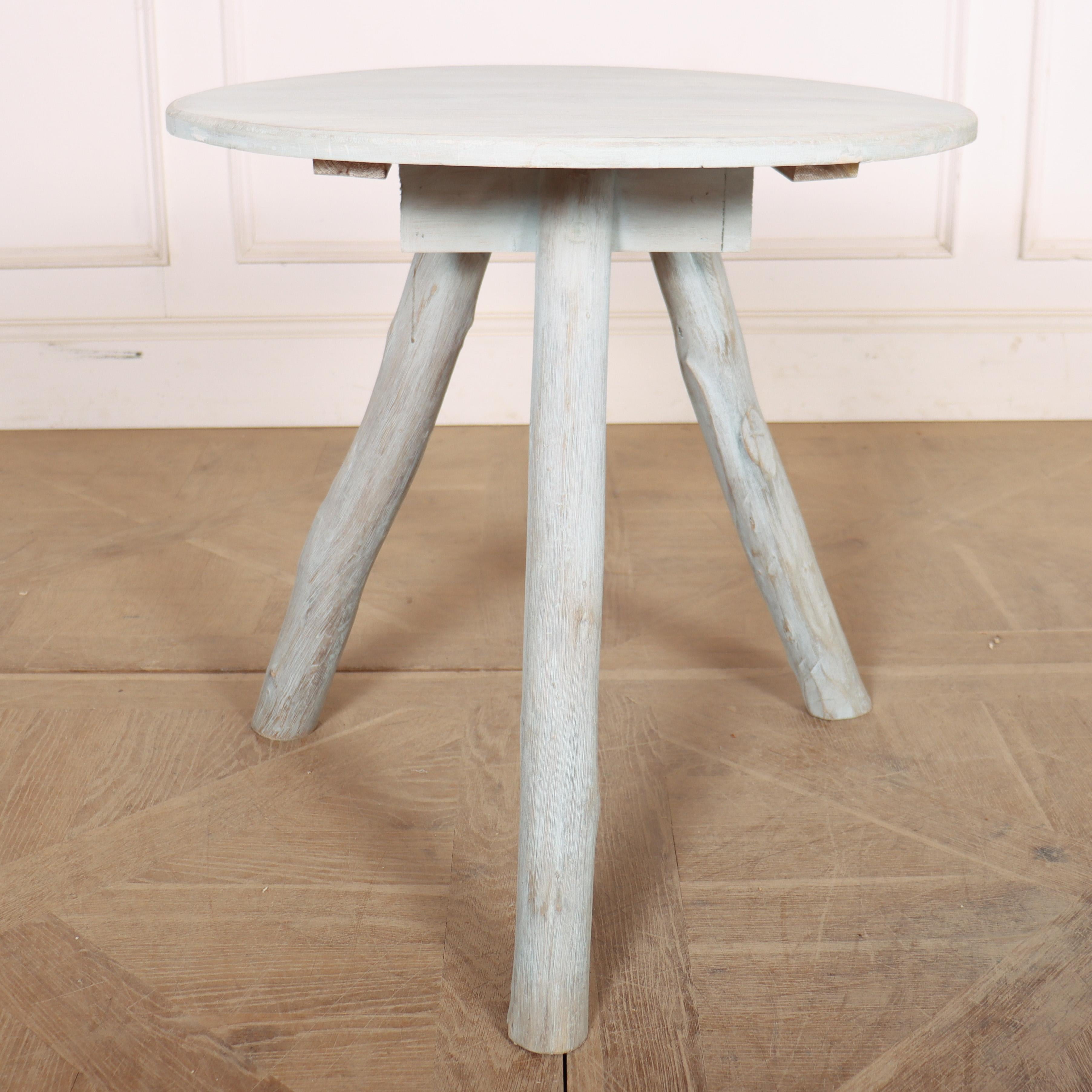 Small 19th century English primitive painted pine cricket table. 1890. 

Code: 9065

Dimensions:
H: 24
