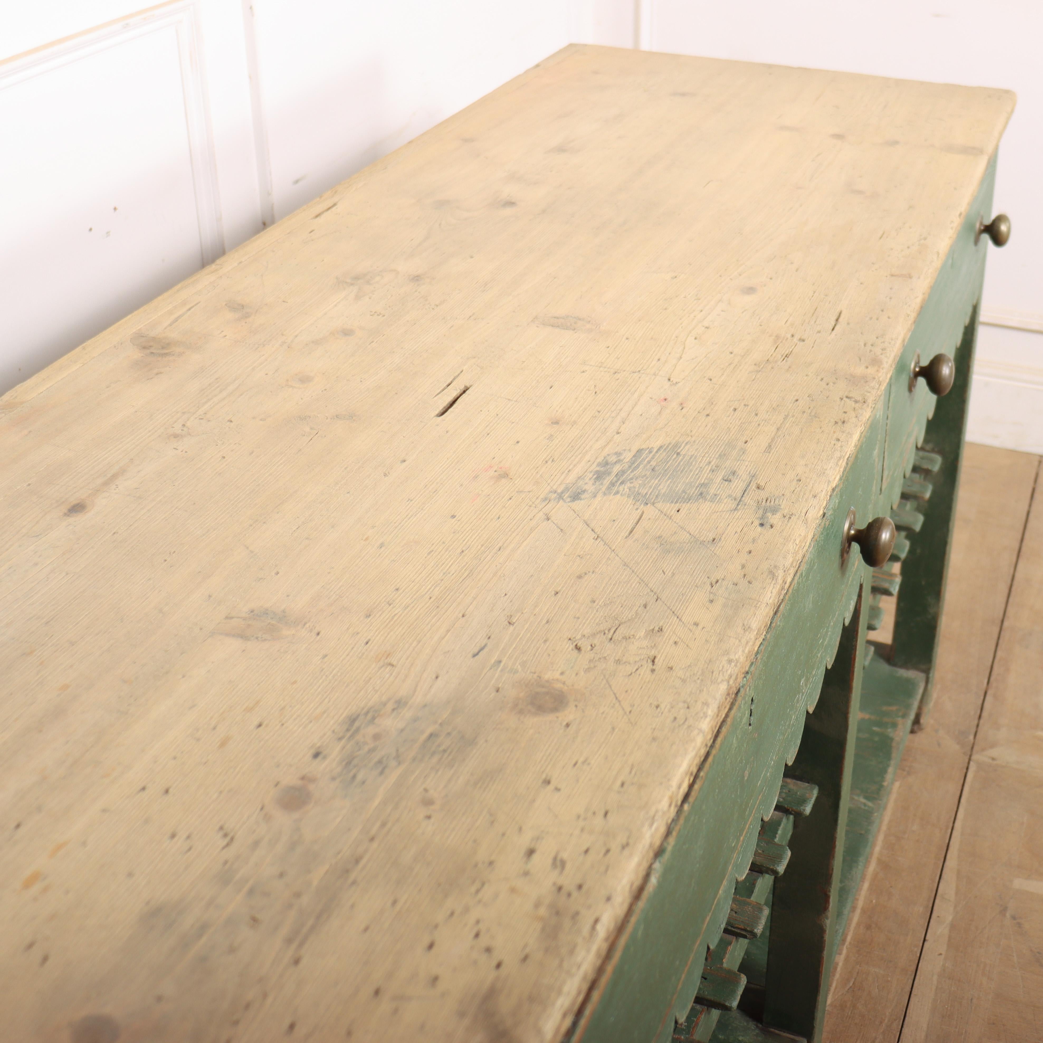 Base per comò dipinta all'inglese in vendita 2