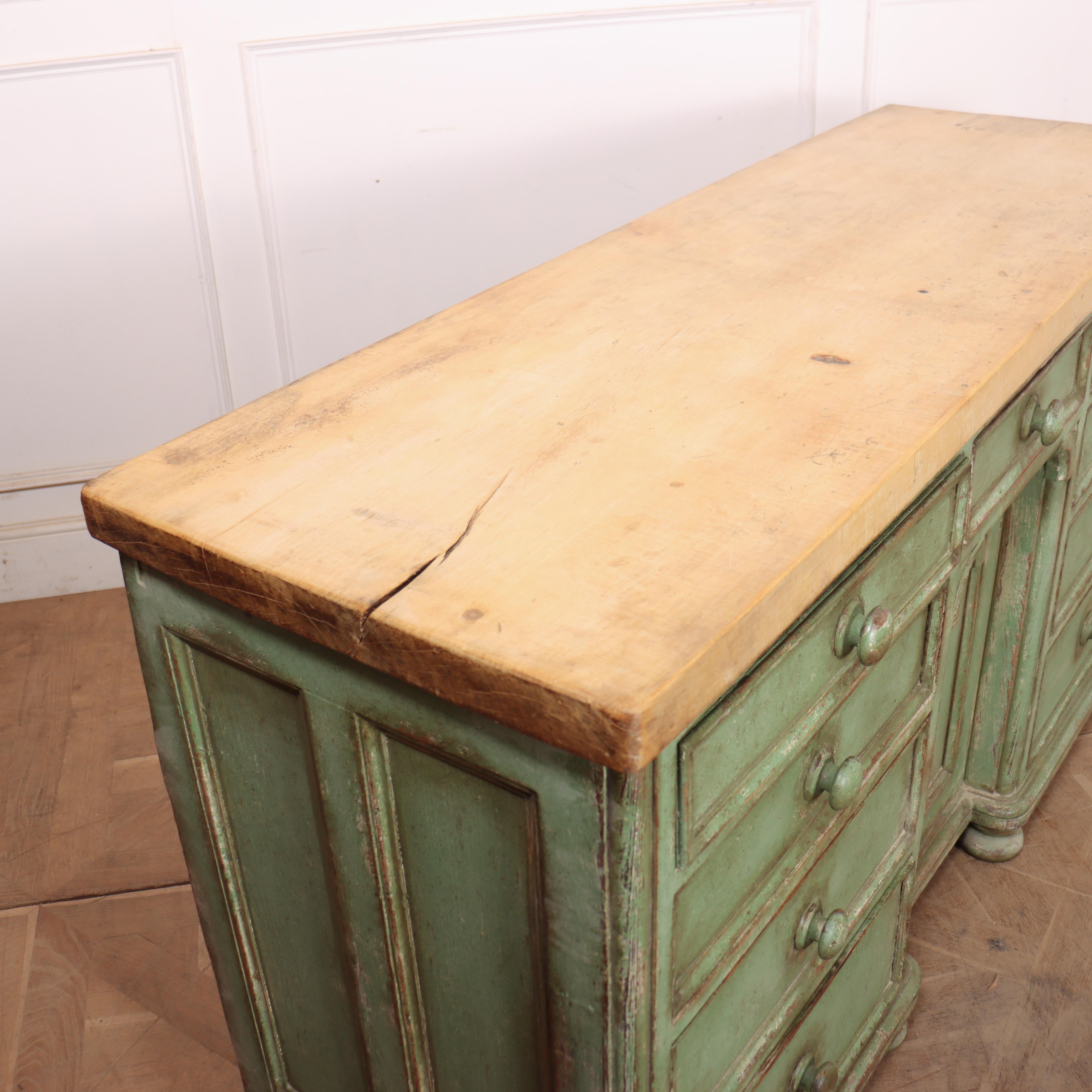 English Painted Dresser Base in vendita 3