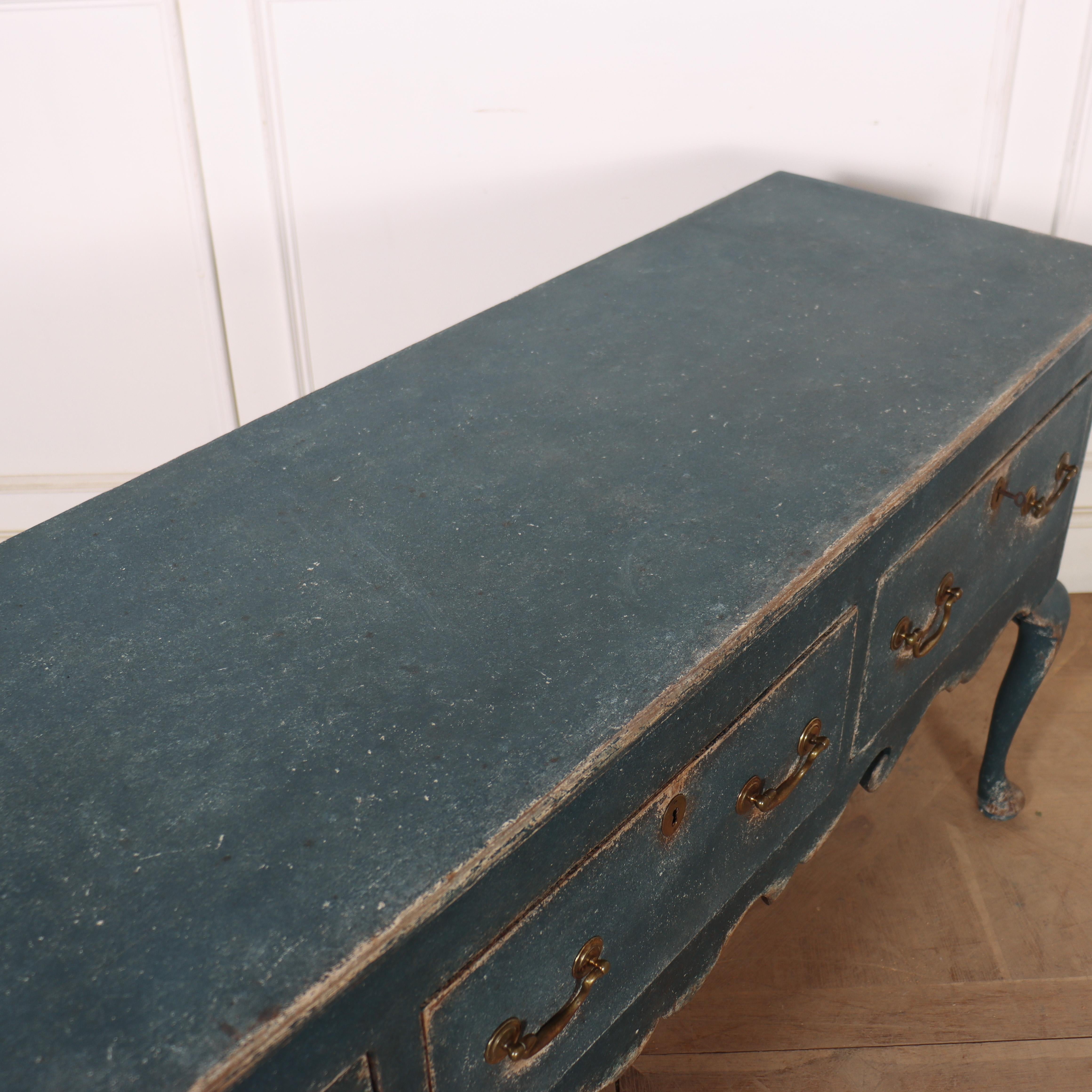 Base de commode peinte anglaise en vente 4