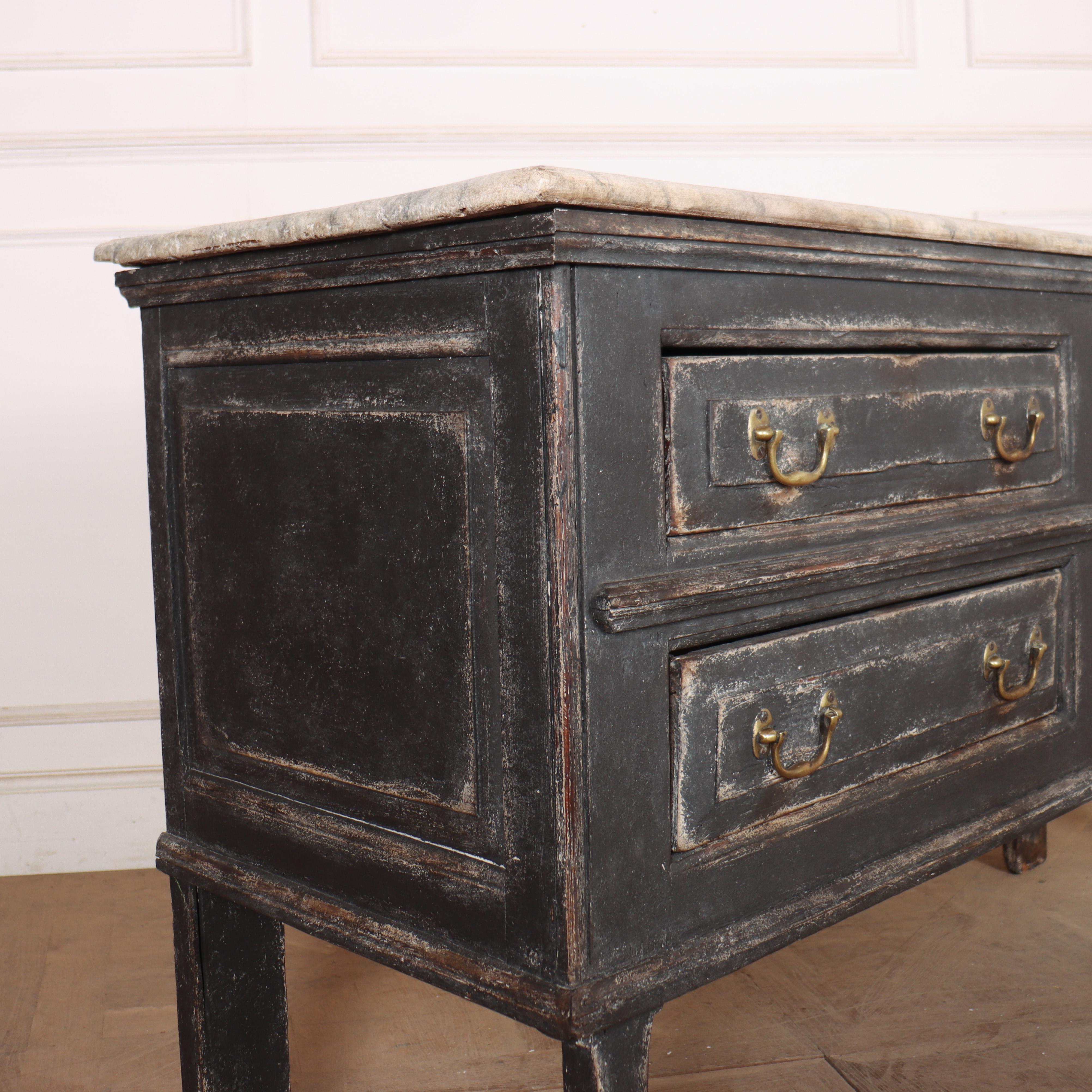 Base de commode peinte anglaise en vente 4