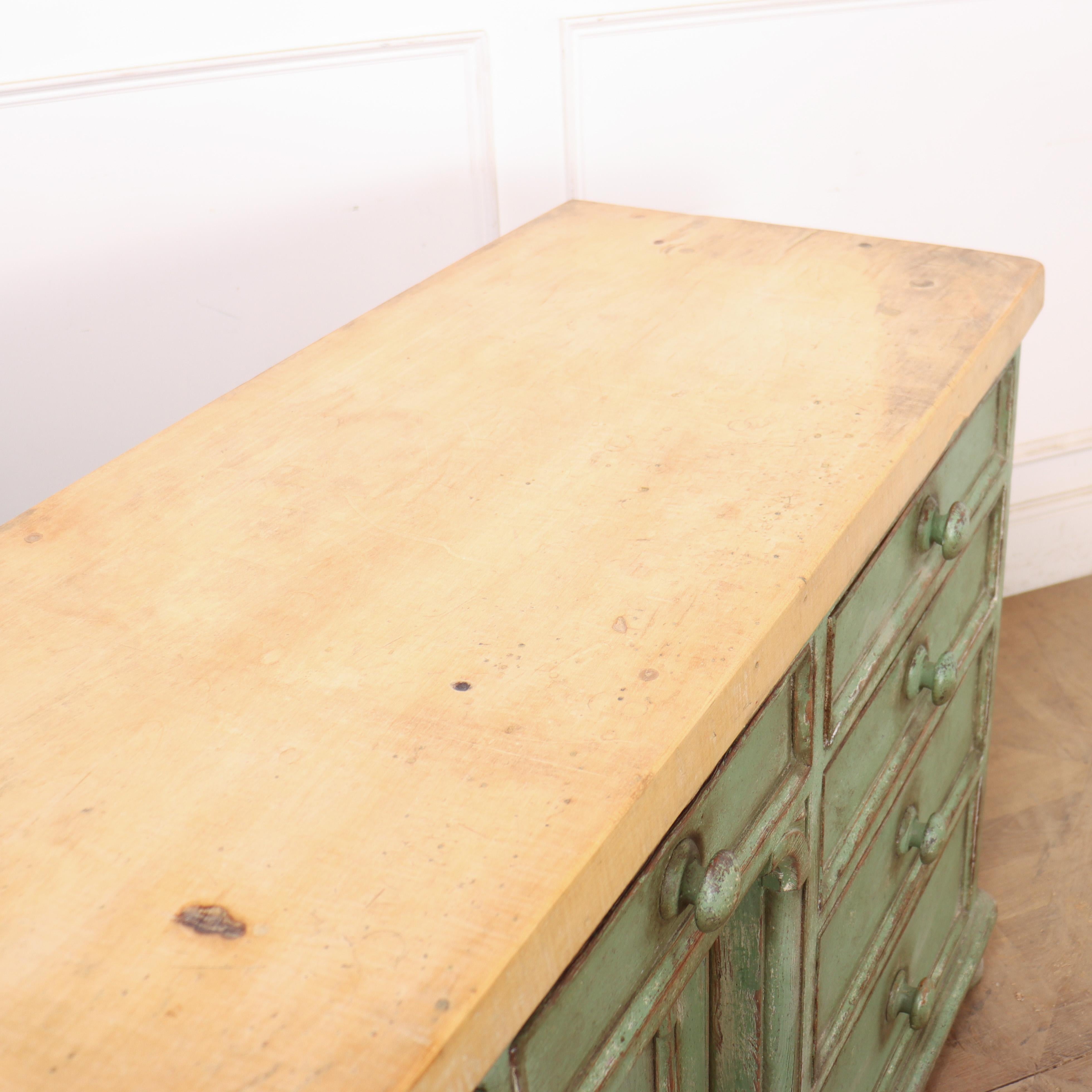 English Painted Dresser Base in vendita 4