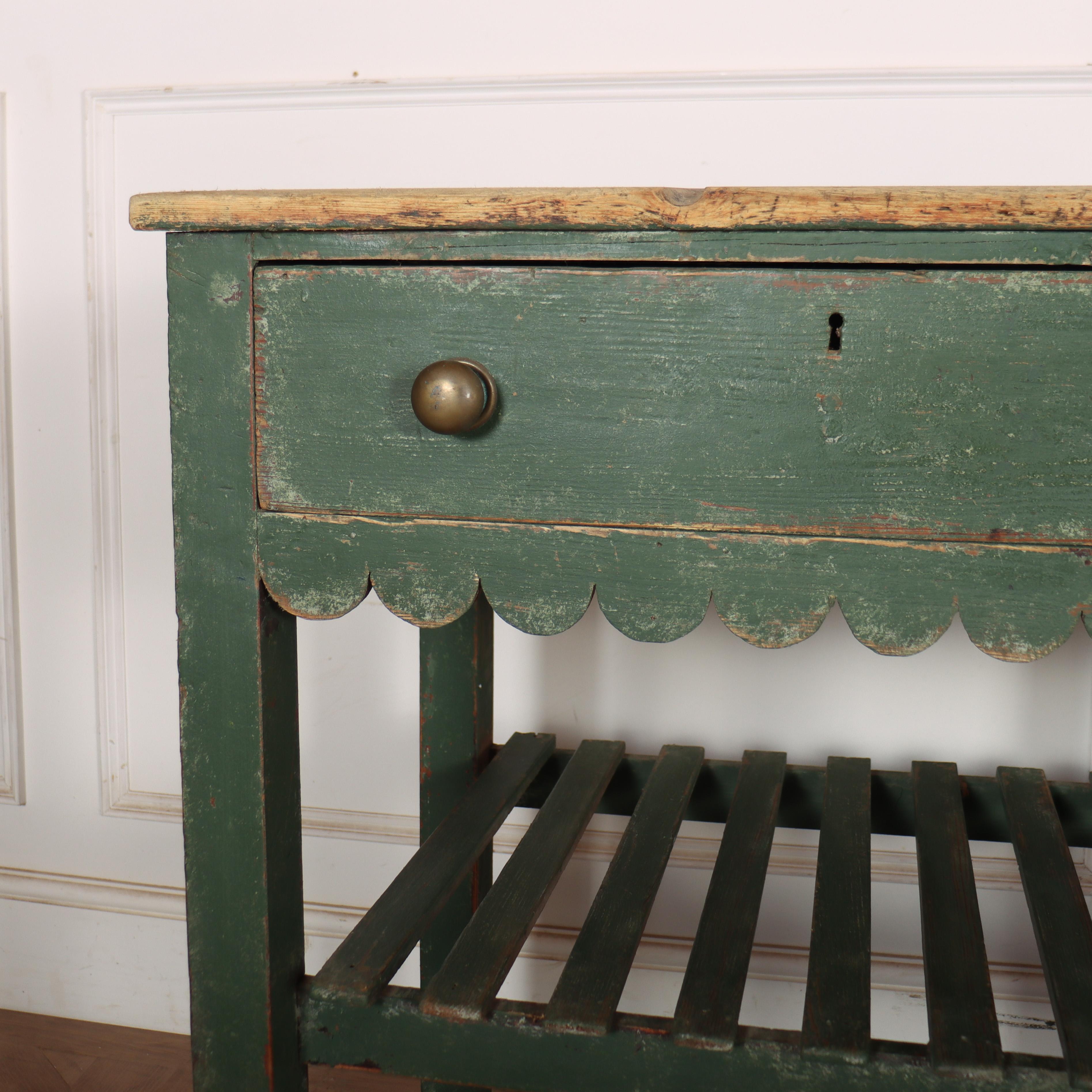 Splendida base per comò in pino dipinto del XIX secolo, con ripiano a doghe e vasi. 1820. 

Codice: 9164

Dimensioni:
W: 87.5