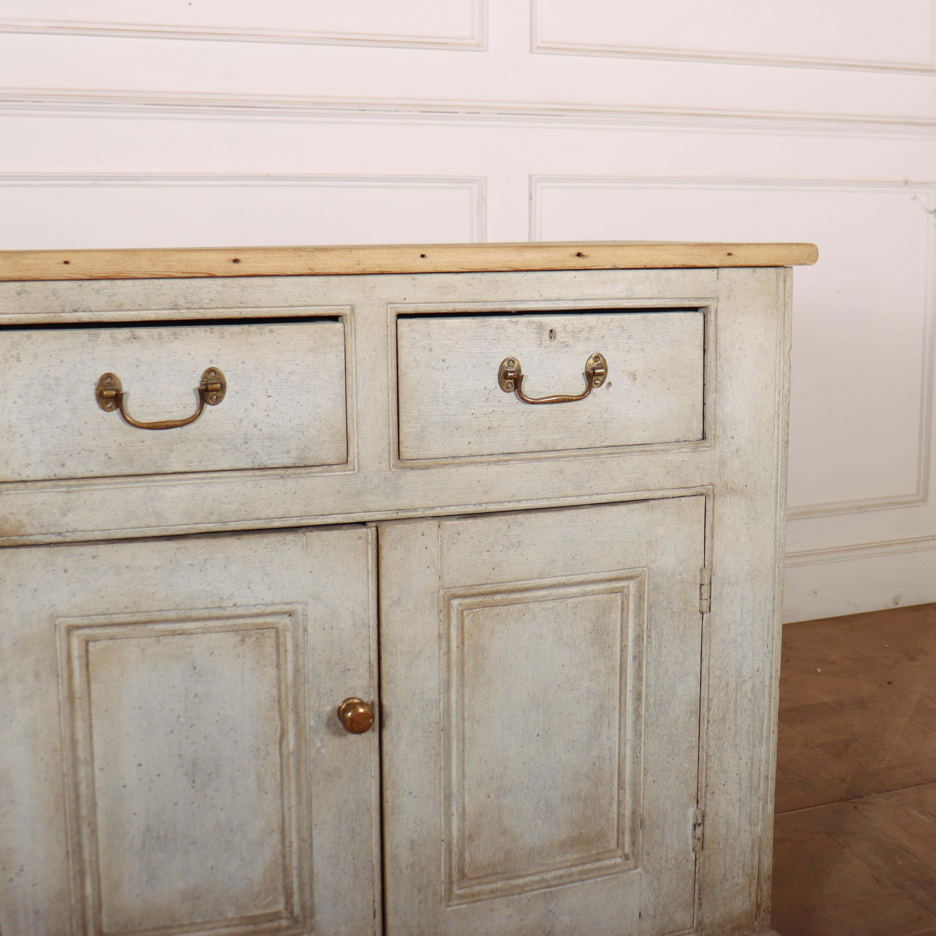 English Painted Dresser Base In Good Condition For Sale In Leamington Spa, Warwickshire