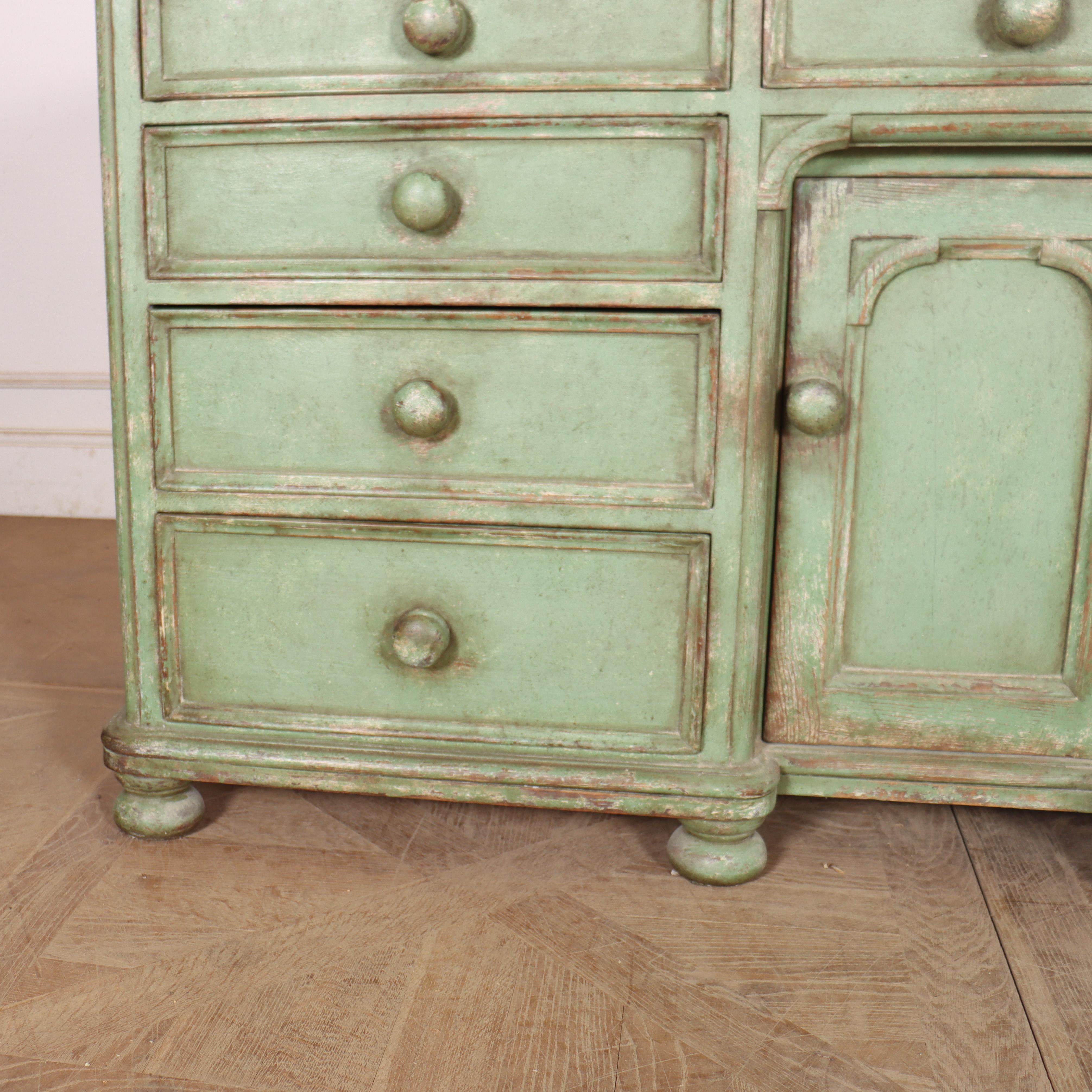 Vittoriano English Painted Dresser Base in vendita
