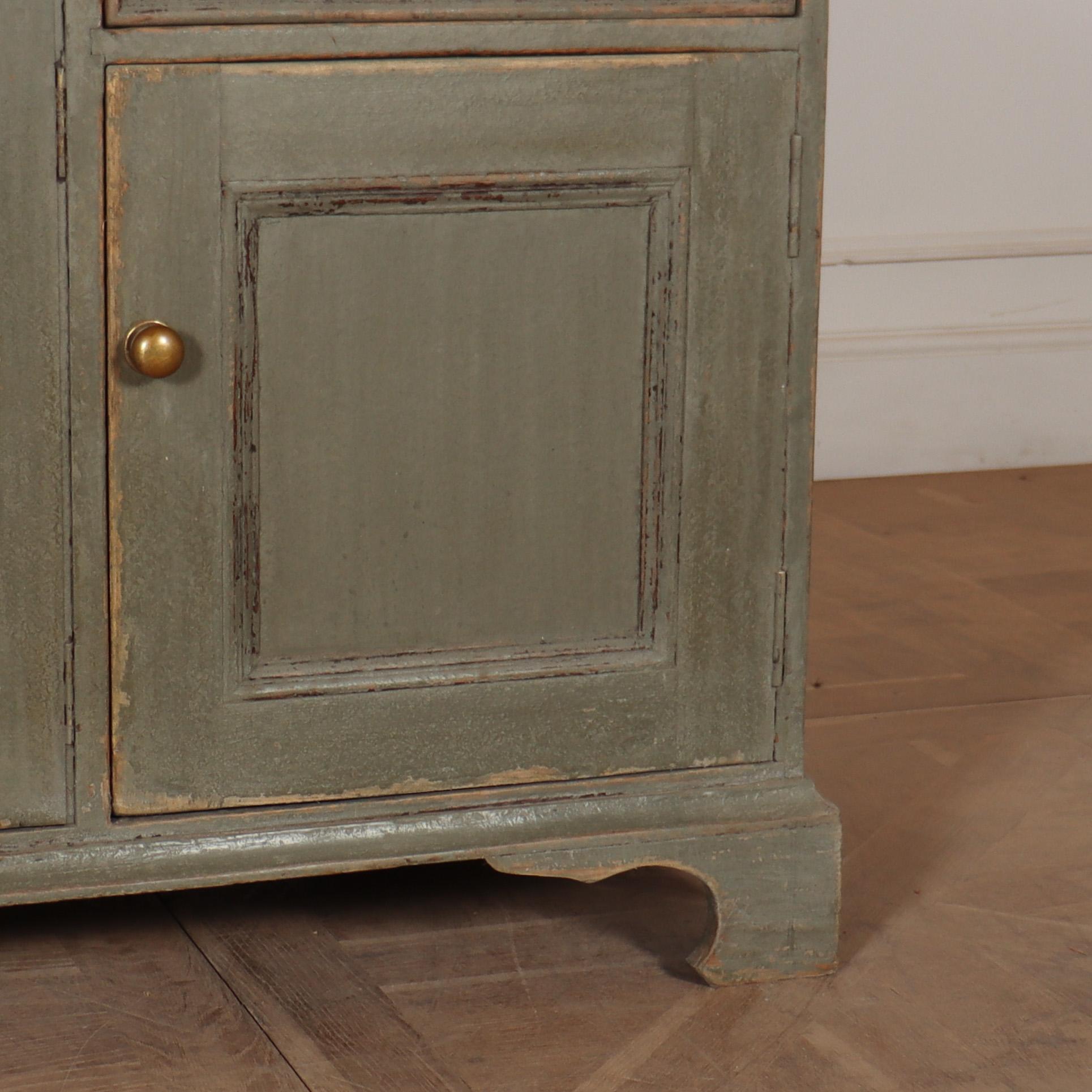 English Painted Dresser Base In Good Condition For Sale In Leamington Spa, Warwickshire