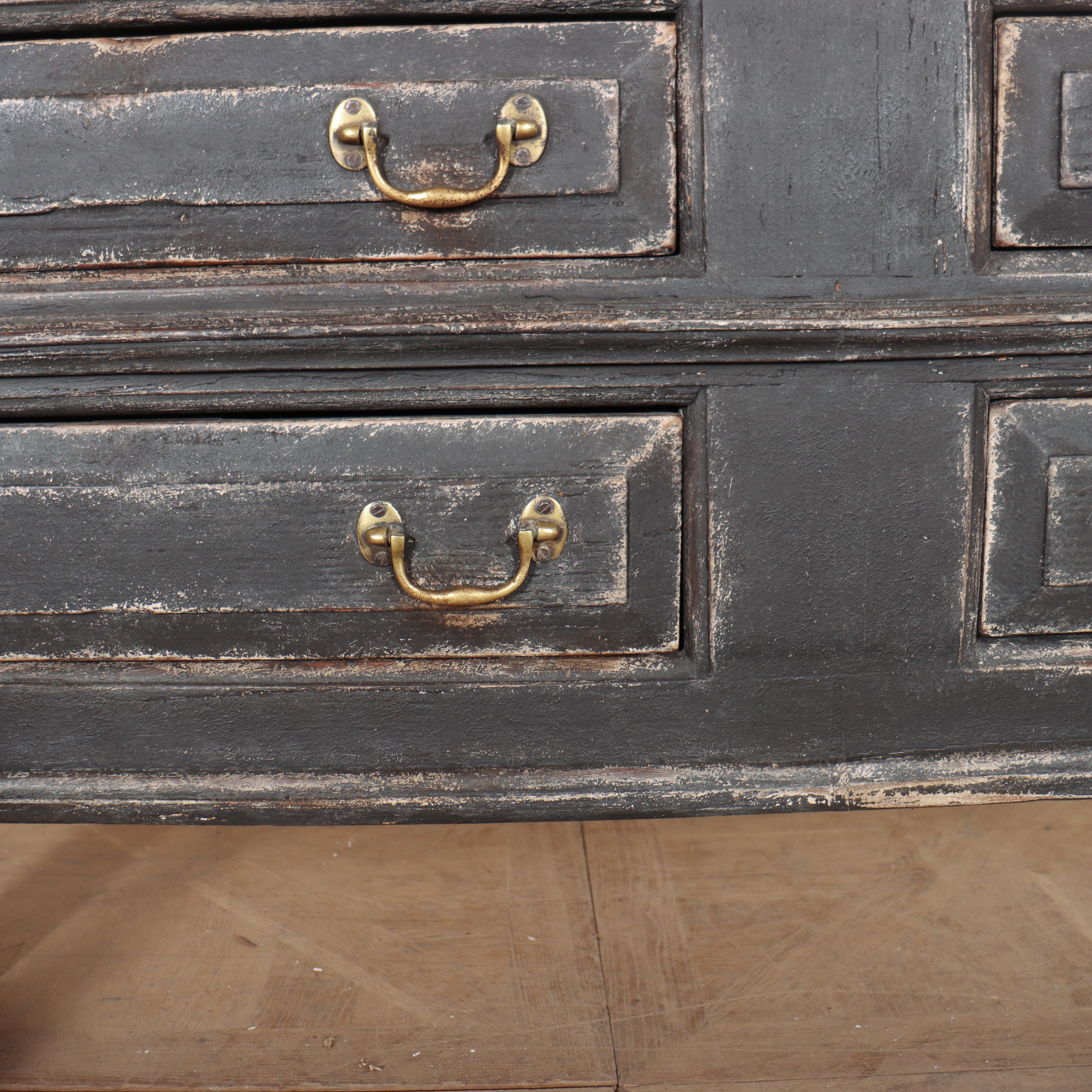 Pin Base de commode peinte anglaise en vente
