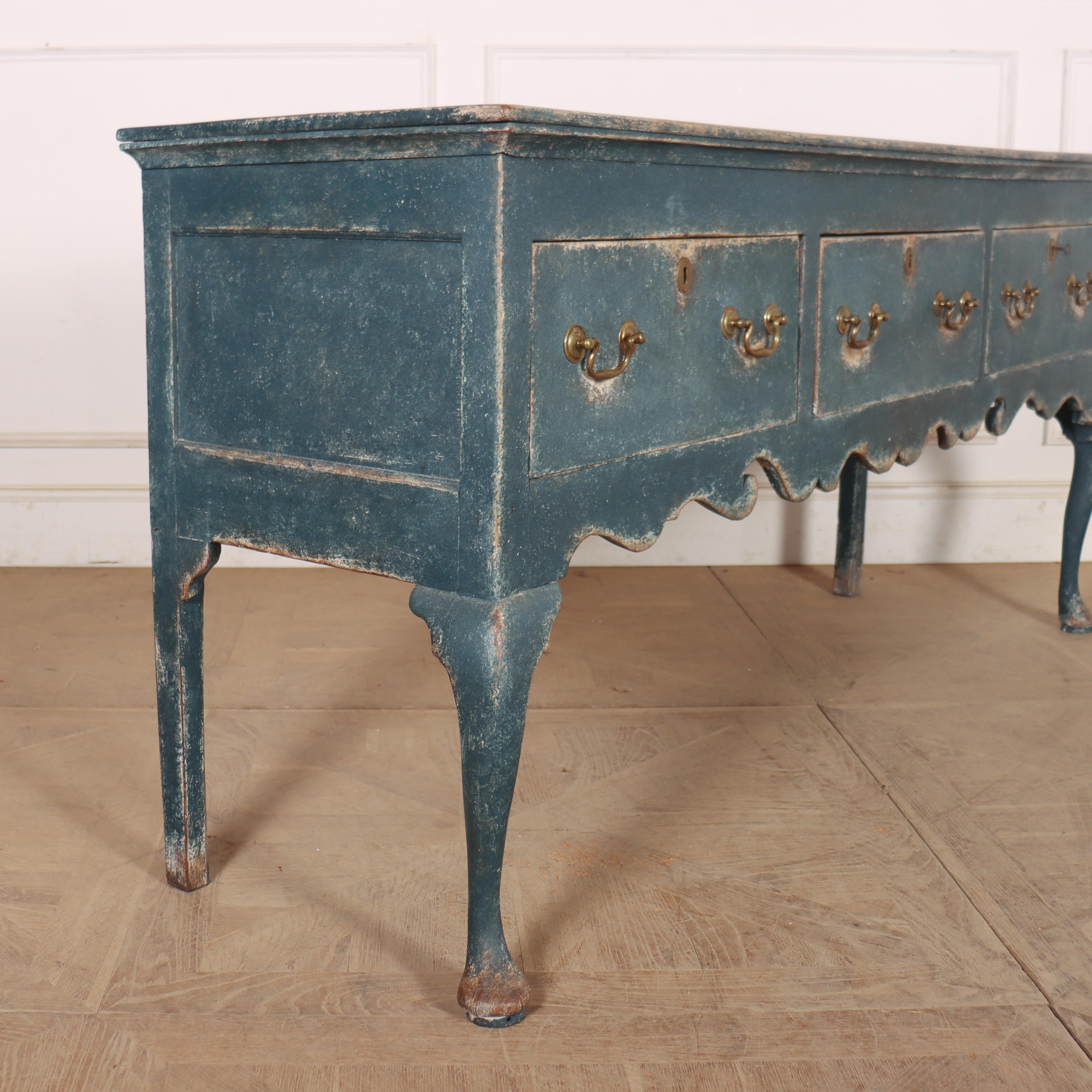 Base de commode peinte anglaise en vente 1