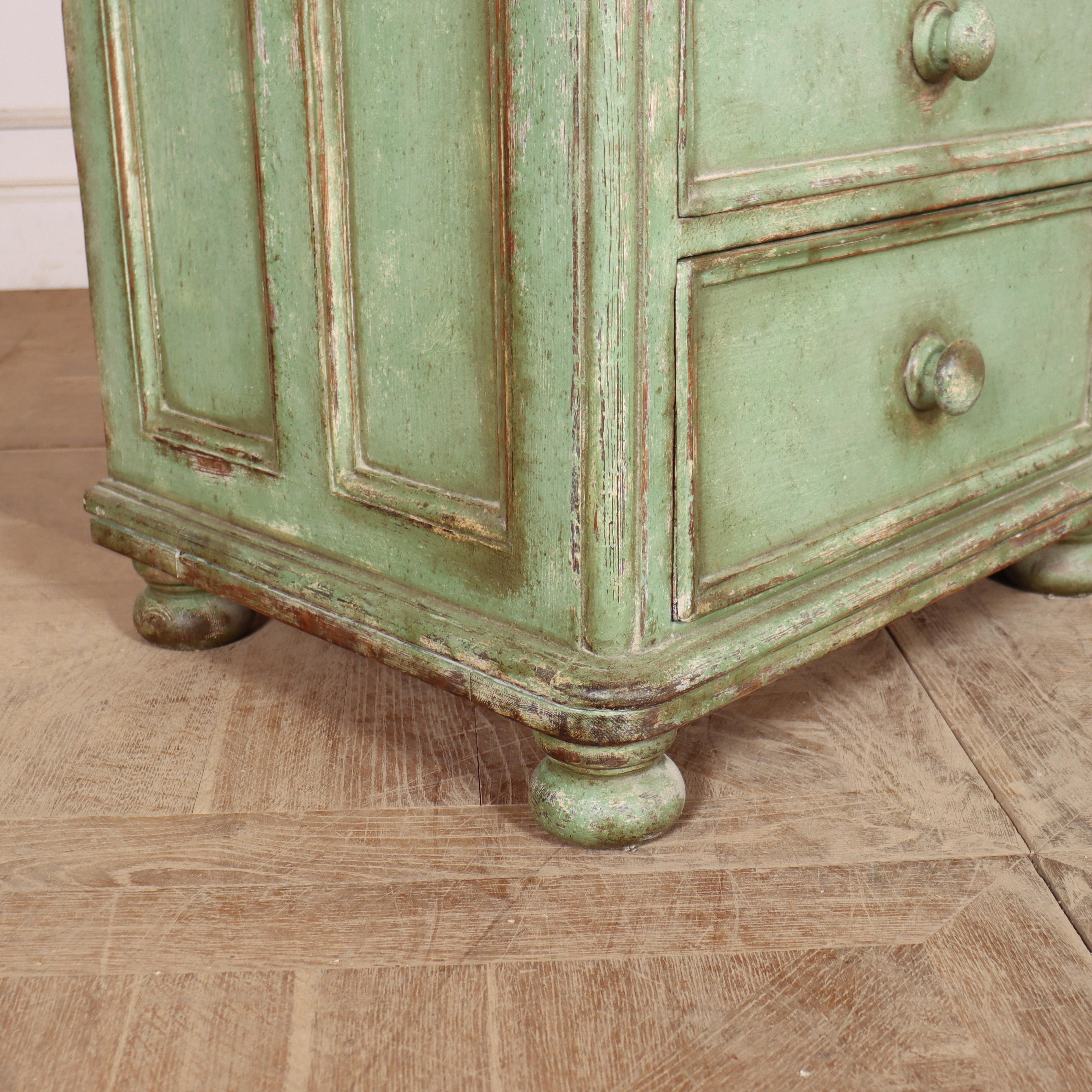 English Painted Dresser Base in vendita 1