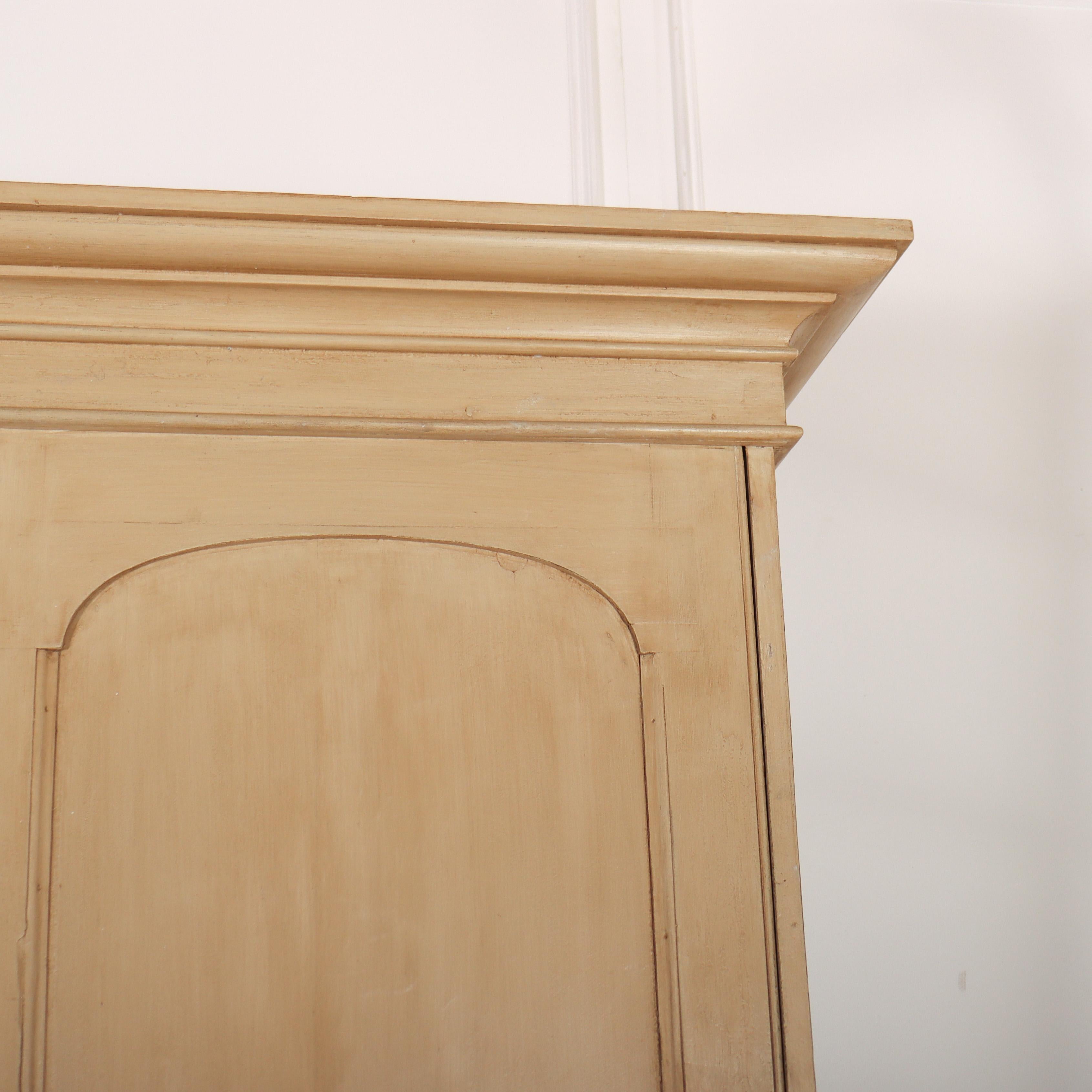 English Painted Housekeepers Cupboard (Viktorianisch) im Angebot