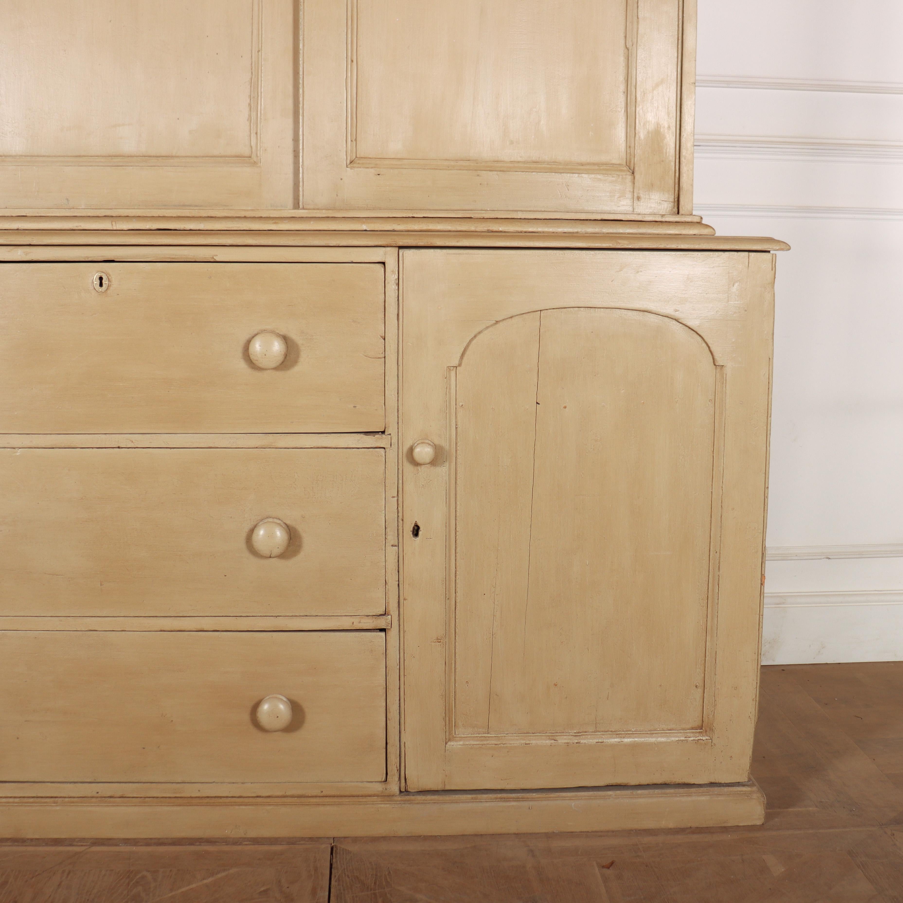 English Painted Housekeepers Cupboard (Englisch) im Angebot