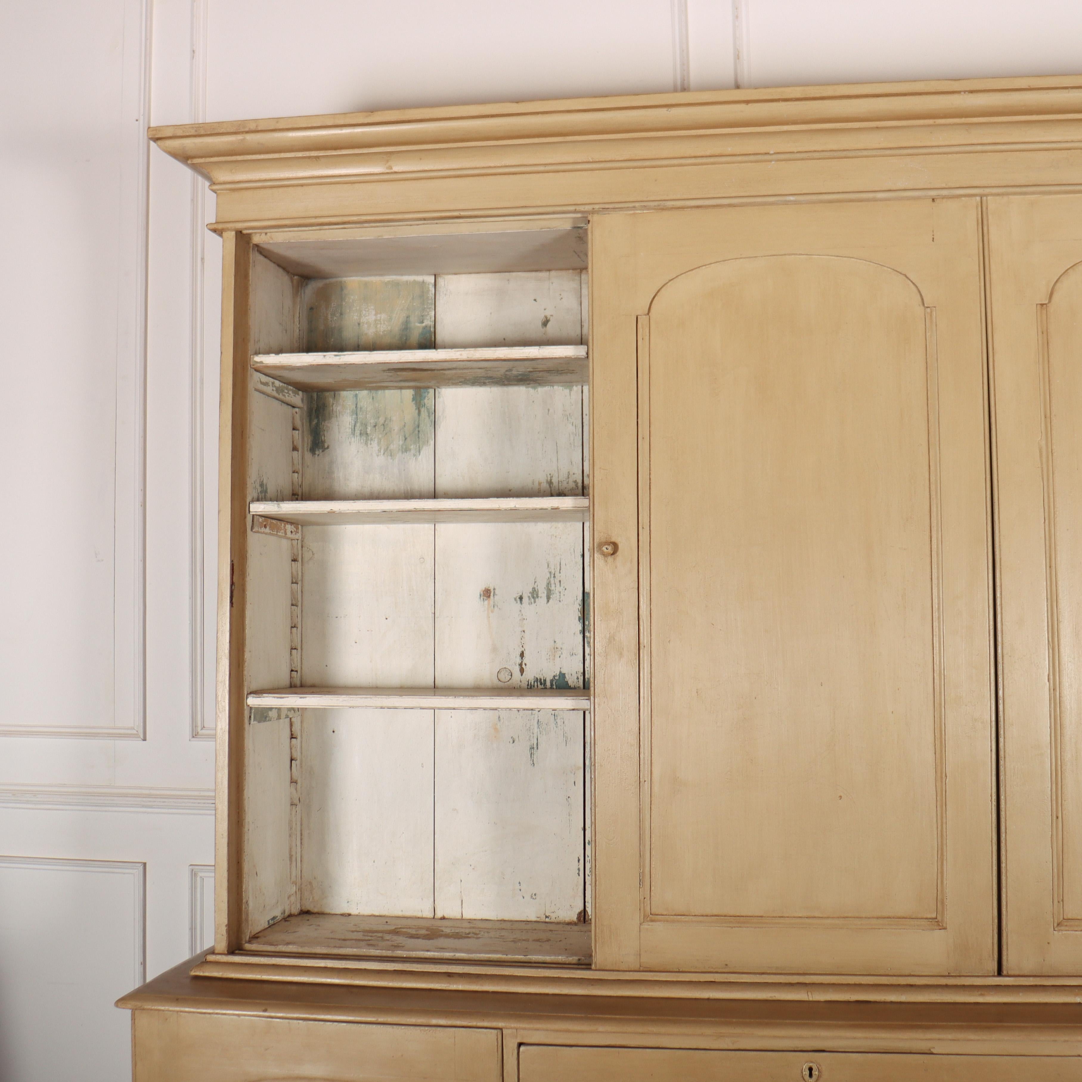 English Painted Housekeepers Cupboard im Zustand „Gut“ im Angebot in Leamington Spa, Warwickshire