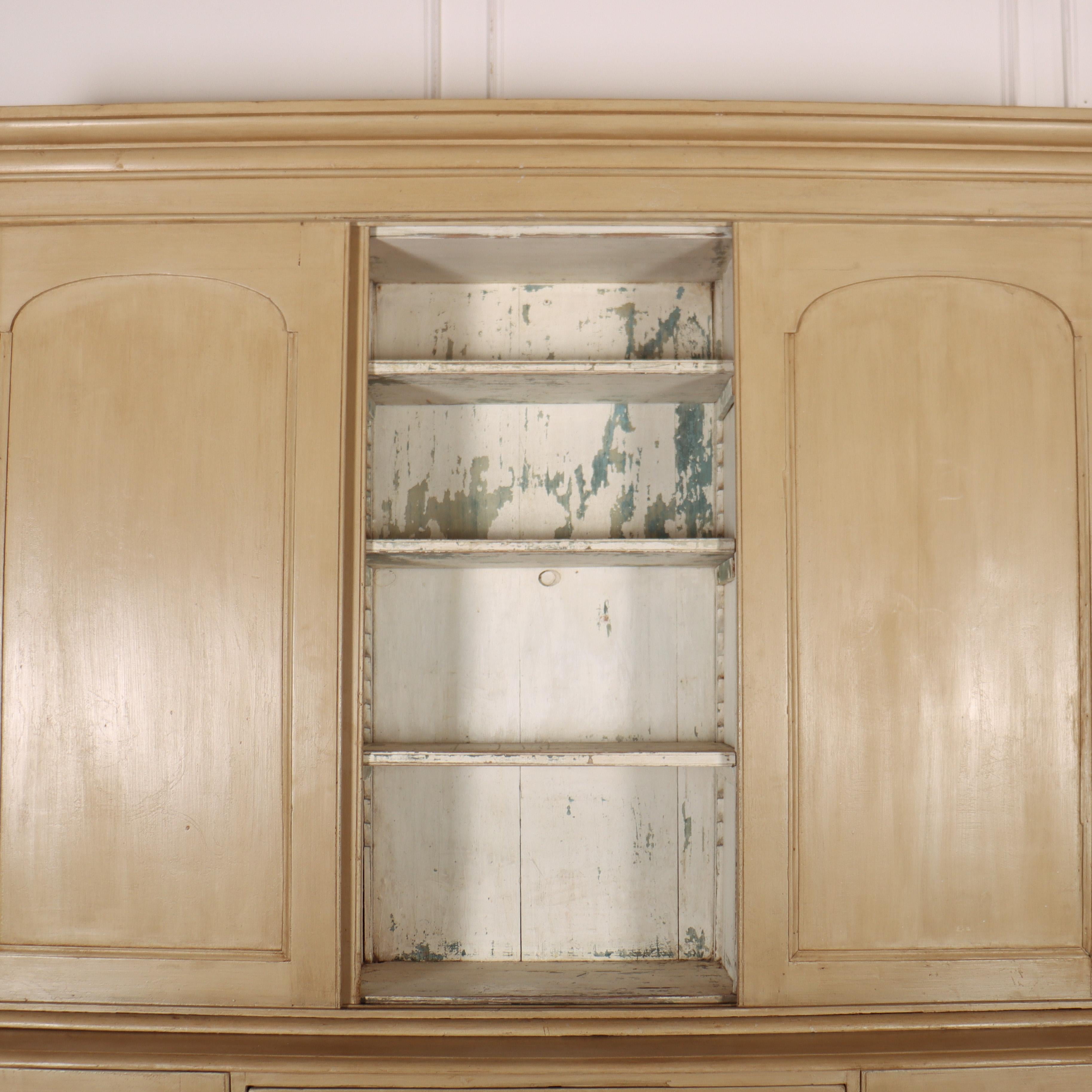 English Painted Housekeepers Cupboard (19. Jahrhundert) im Angebot