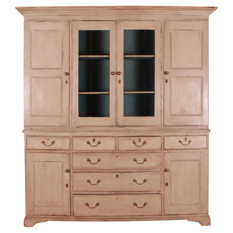 Armoire de garderobe anglaise peinte En vente sur 1stDibs