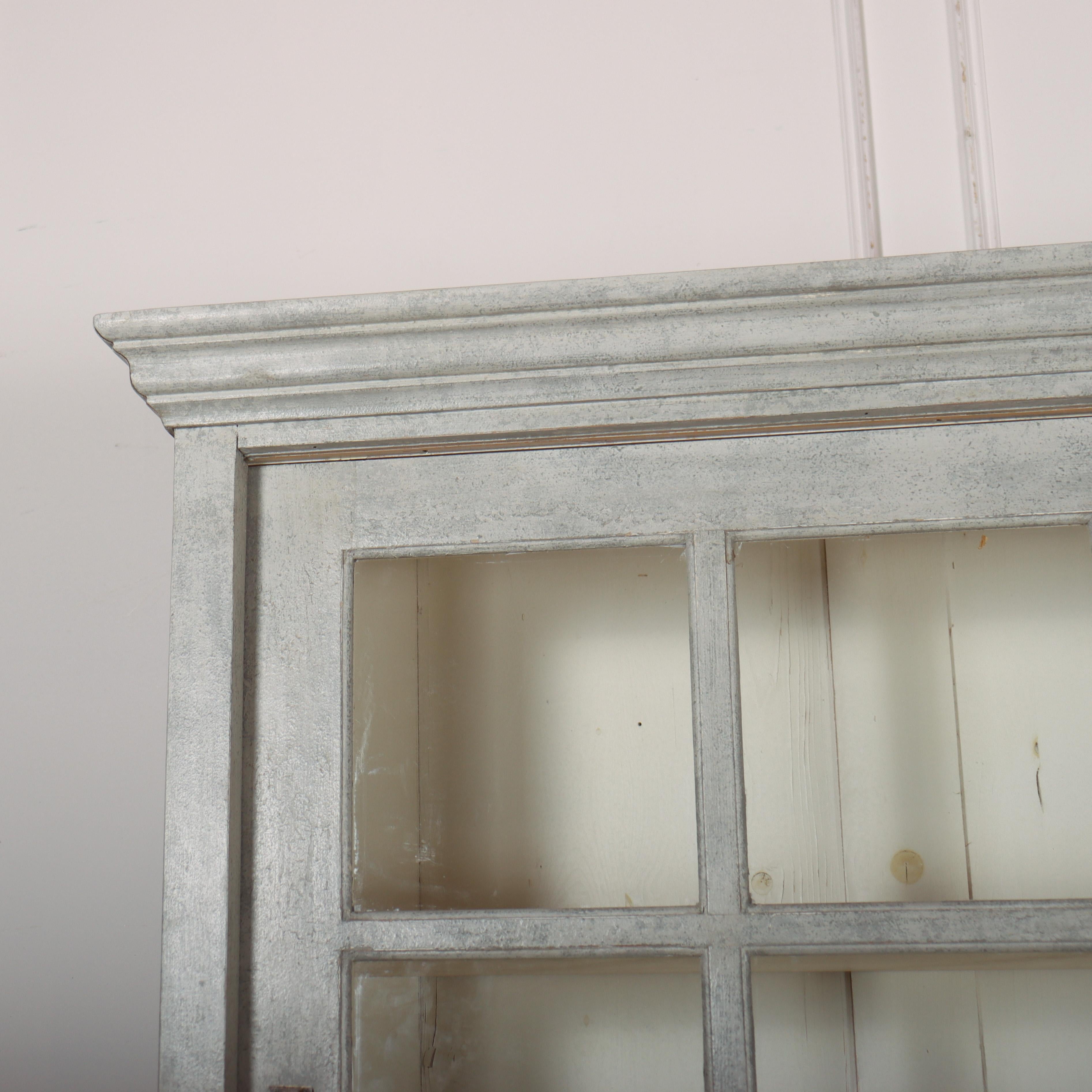 Gebrauchte Küchenkommode mit Schiebetüren aus bemalter und lasierter Kiefer aus dem 19. 1880.

Code: 9120

Abmessungen:
W: 83