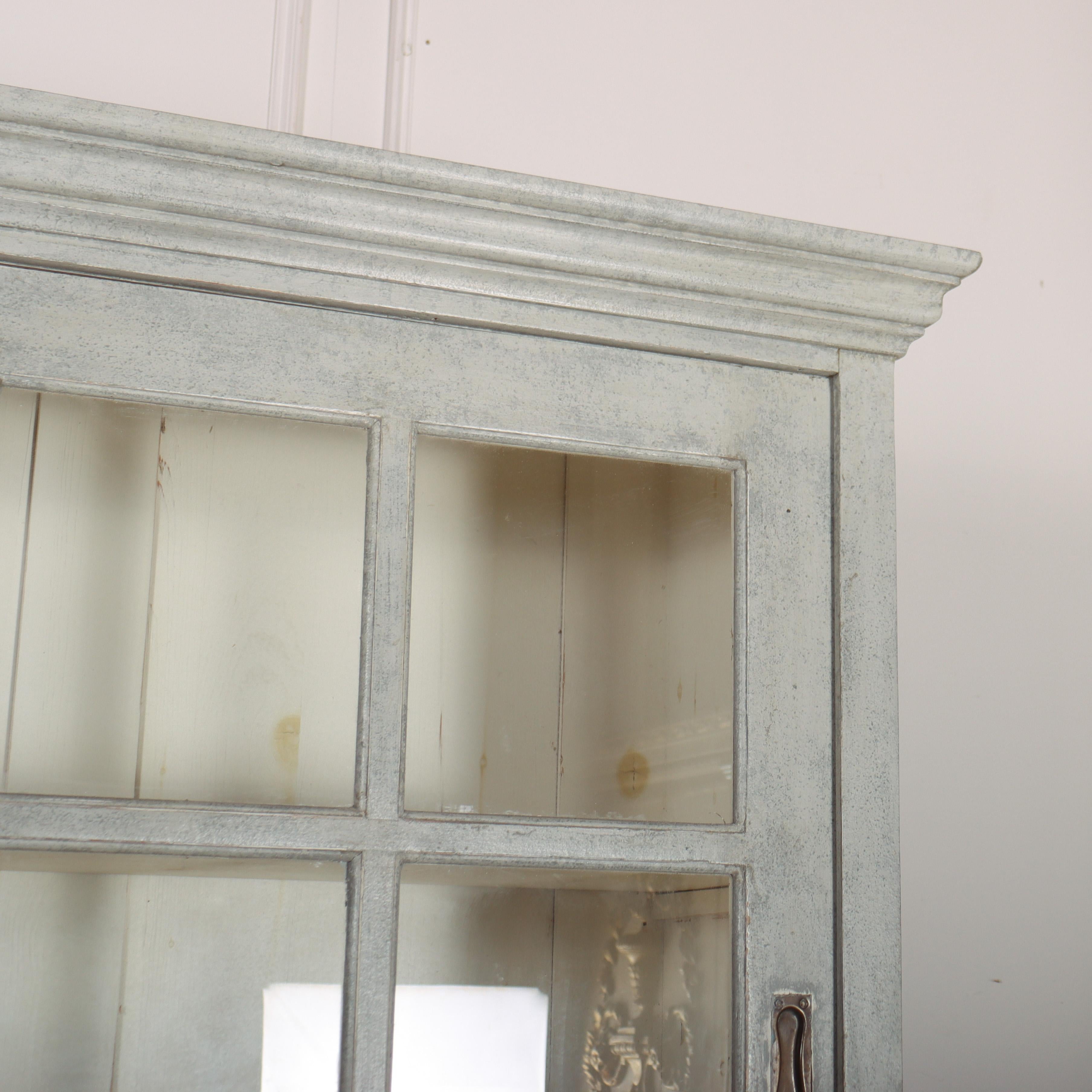 Englische bemalte Küchenkommode (Viktorianisch) im Angebot