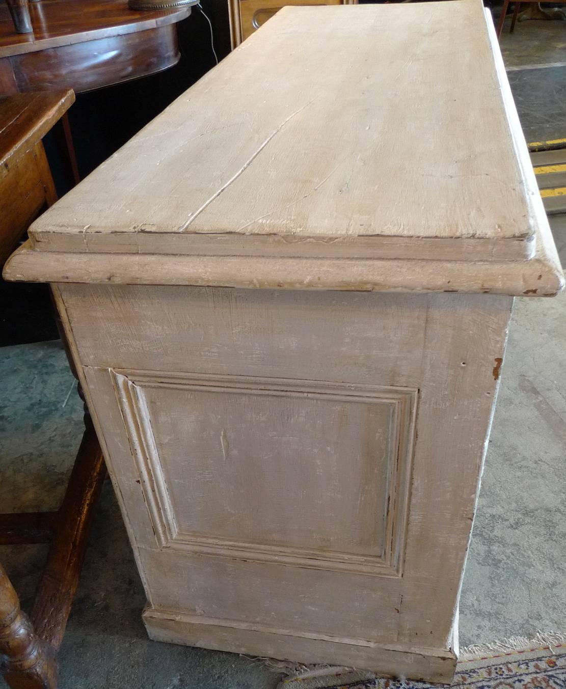 Pine English Painted Knee-Hole Writing Desk with 9 Drawers and Original Hardware
