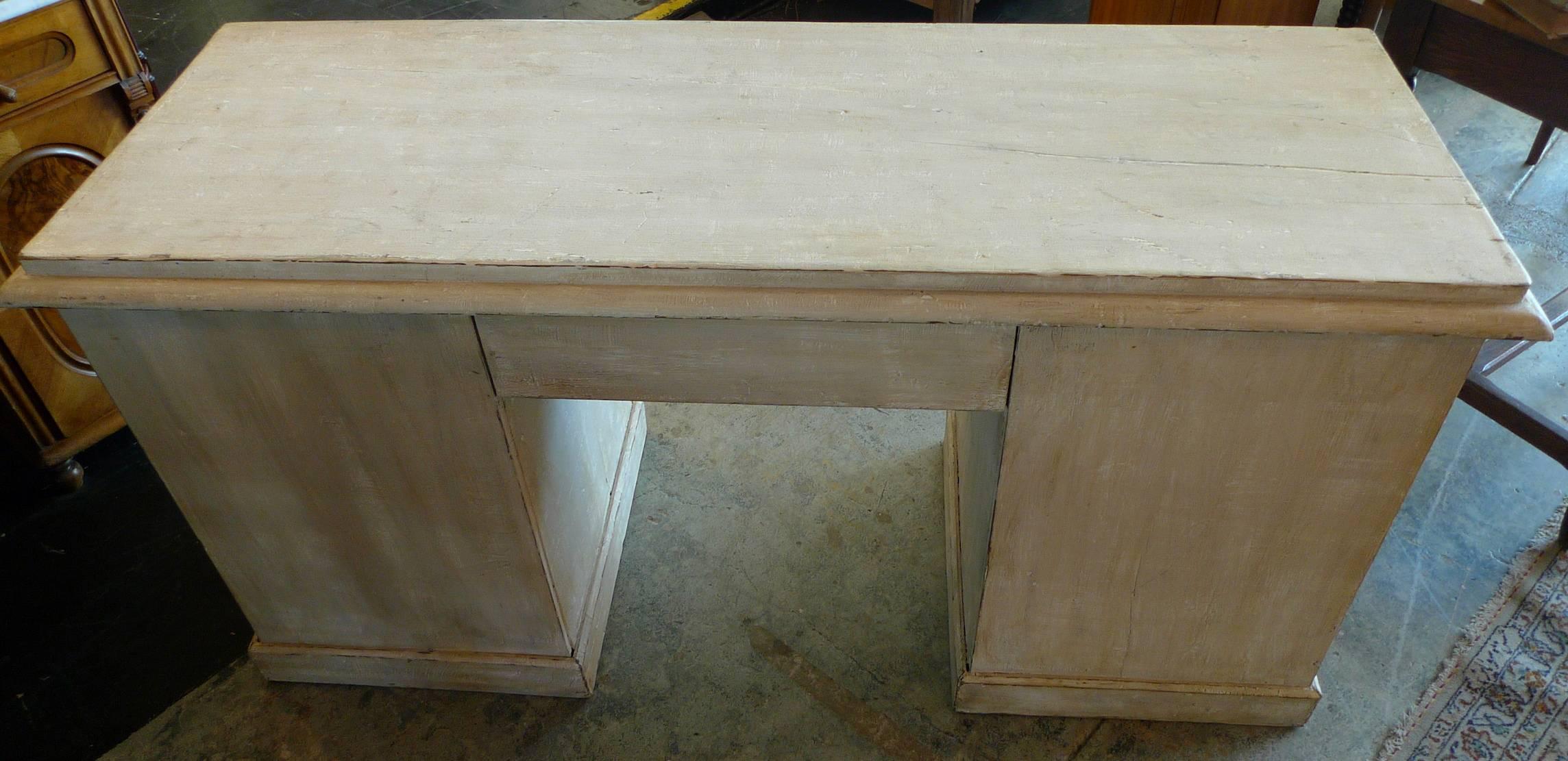 English Painted Knee-Hole Writing Desk with 9 Drawers and Original Hardware 3
