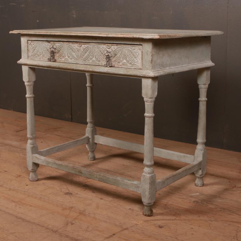 Small 18th century English painted 1 drawer lamp table, 1780

Dimensions:
32 inches (81 cms) wide
20.5 inches (52 cms) deep
28 inches (71 cms) high.

 