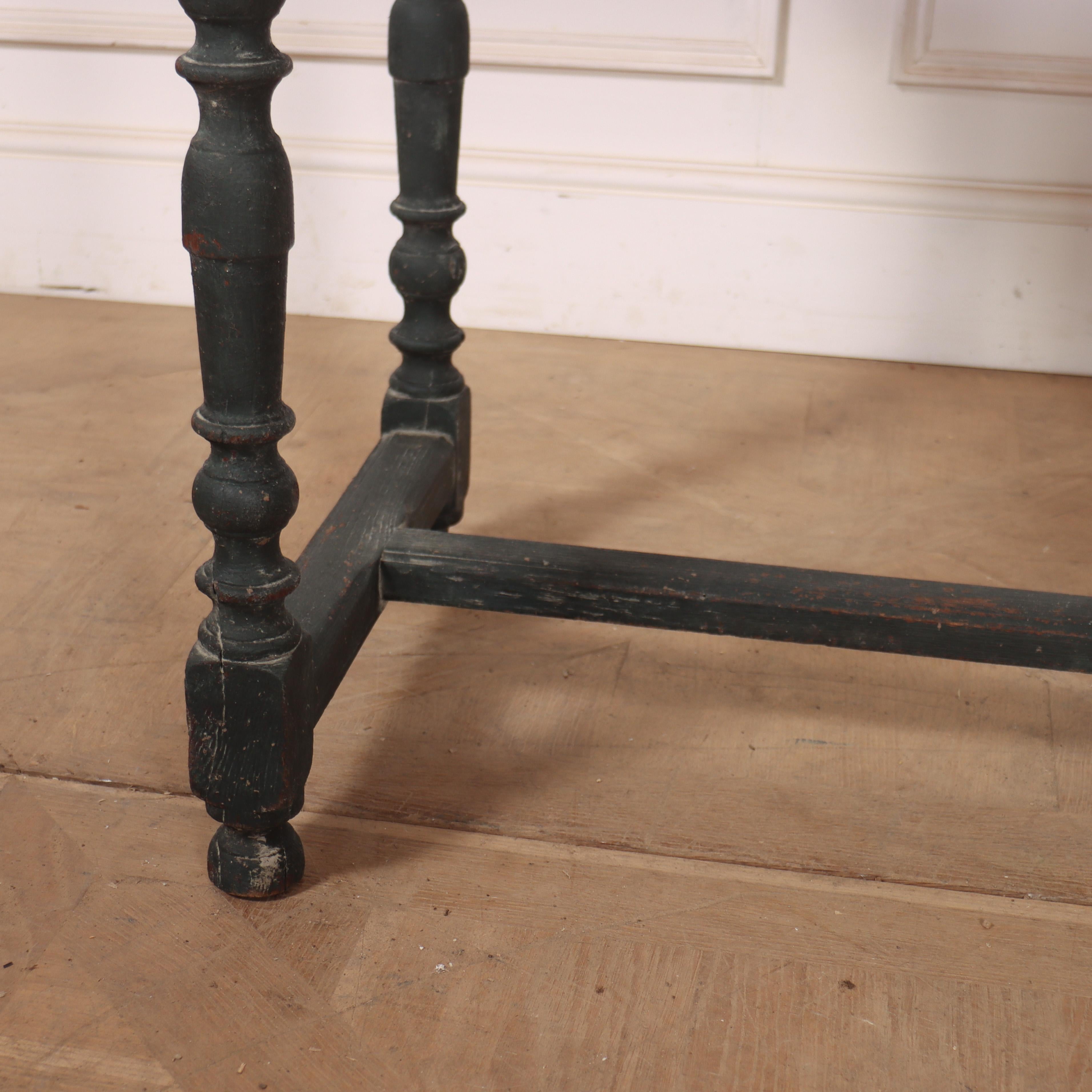 18th century English oak painted one drawer lamp table. 1760.

Internal reference: C


Code: 8778

Dimensions:
W: 31.5