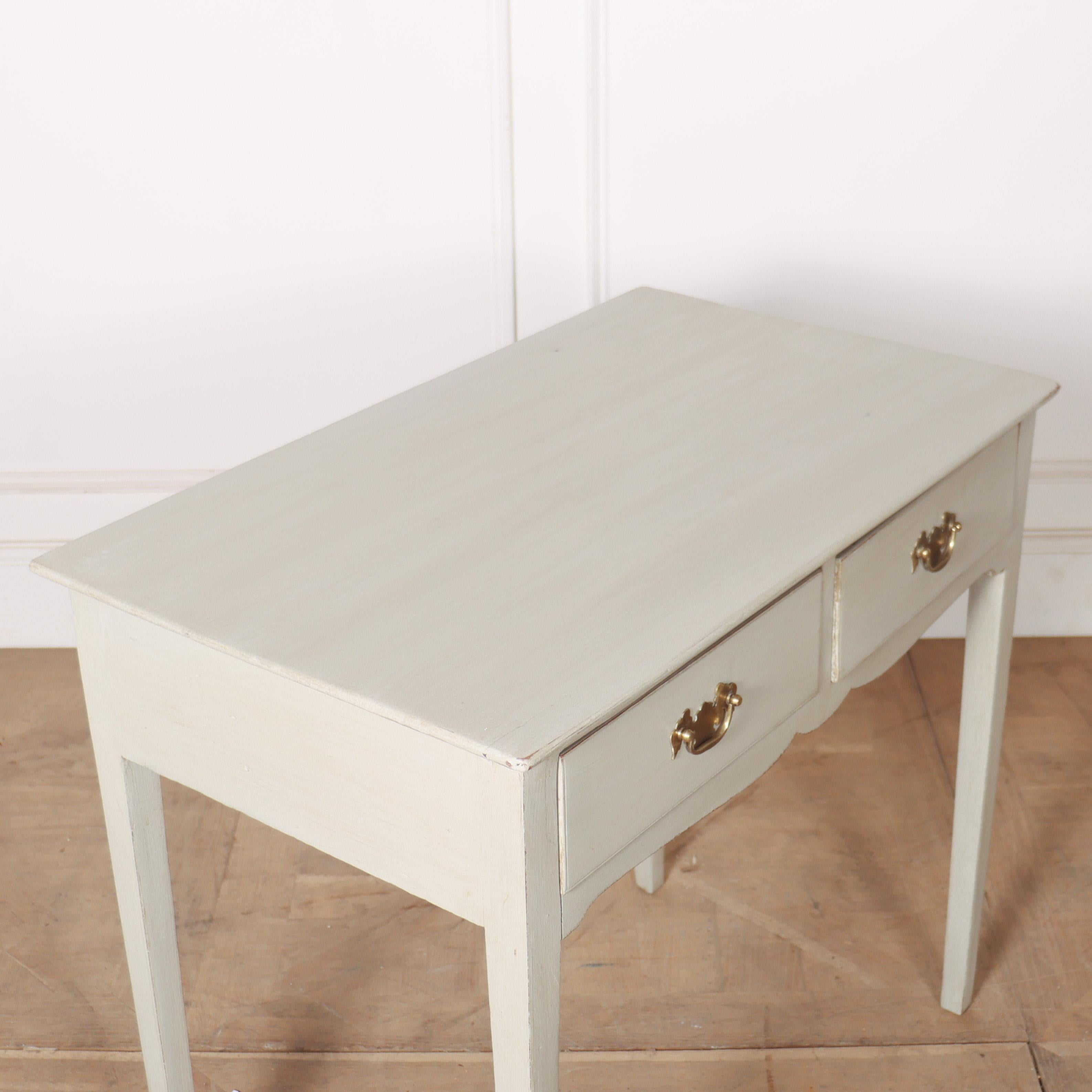 English Painted Lamp Table In Good Condition For Sale In Leamington Spa, Warwickshire
