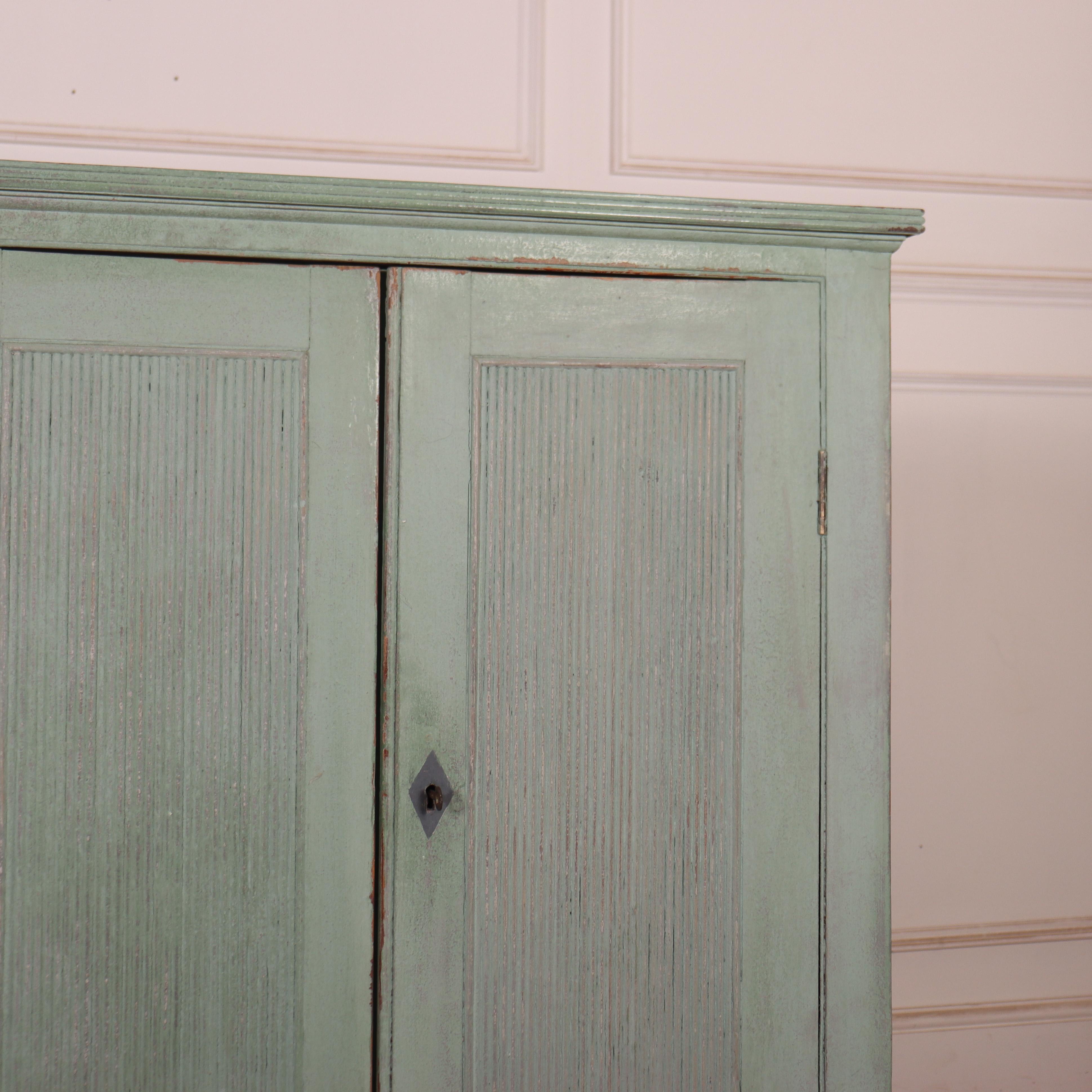 English Painted Linen Cupboard In Good Condition In Leamington Spa, Warwickshire