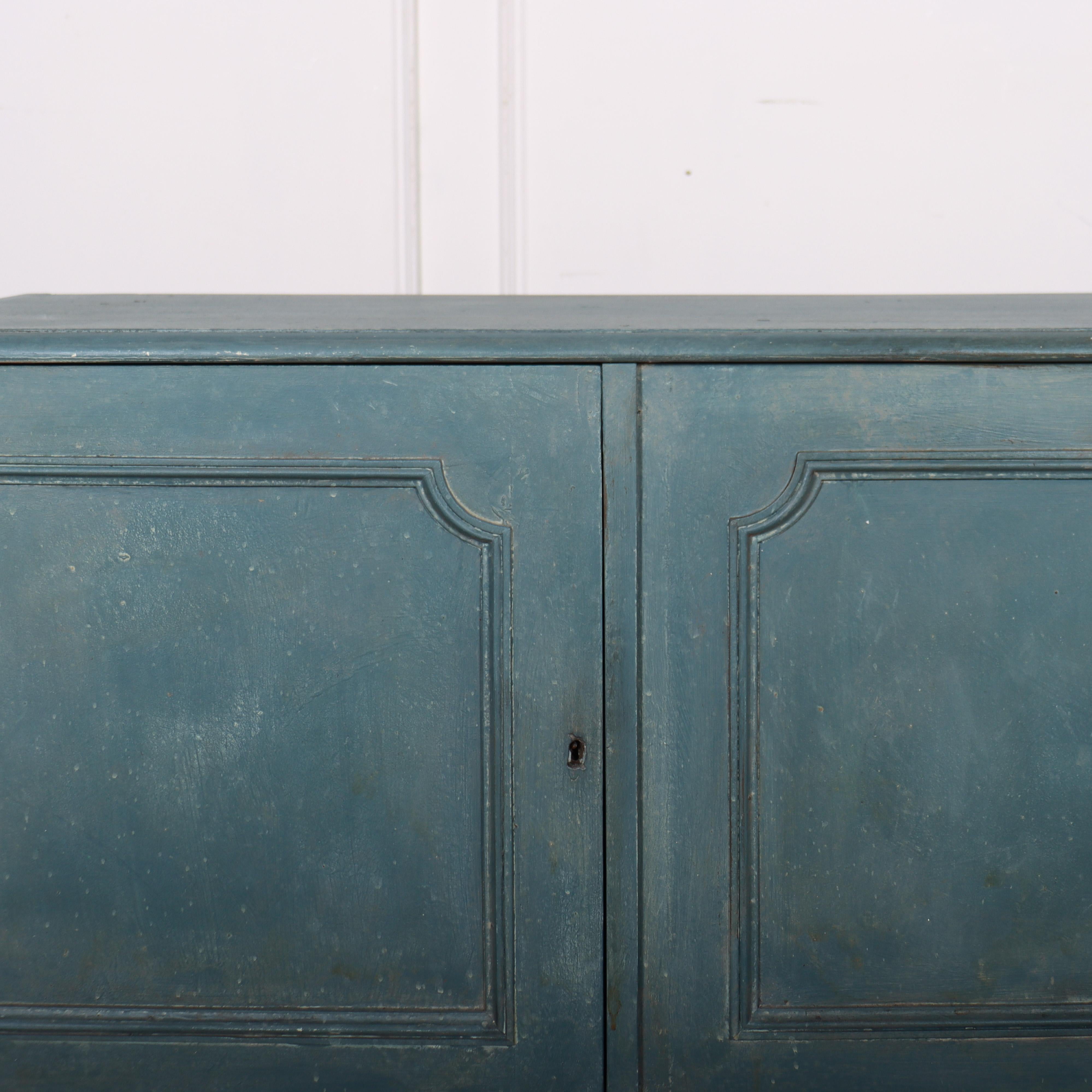 English Painted Low Cupboard In Good Condition For Sale In Leamington Spa, Warwickshire