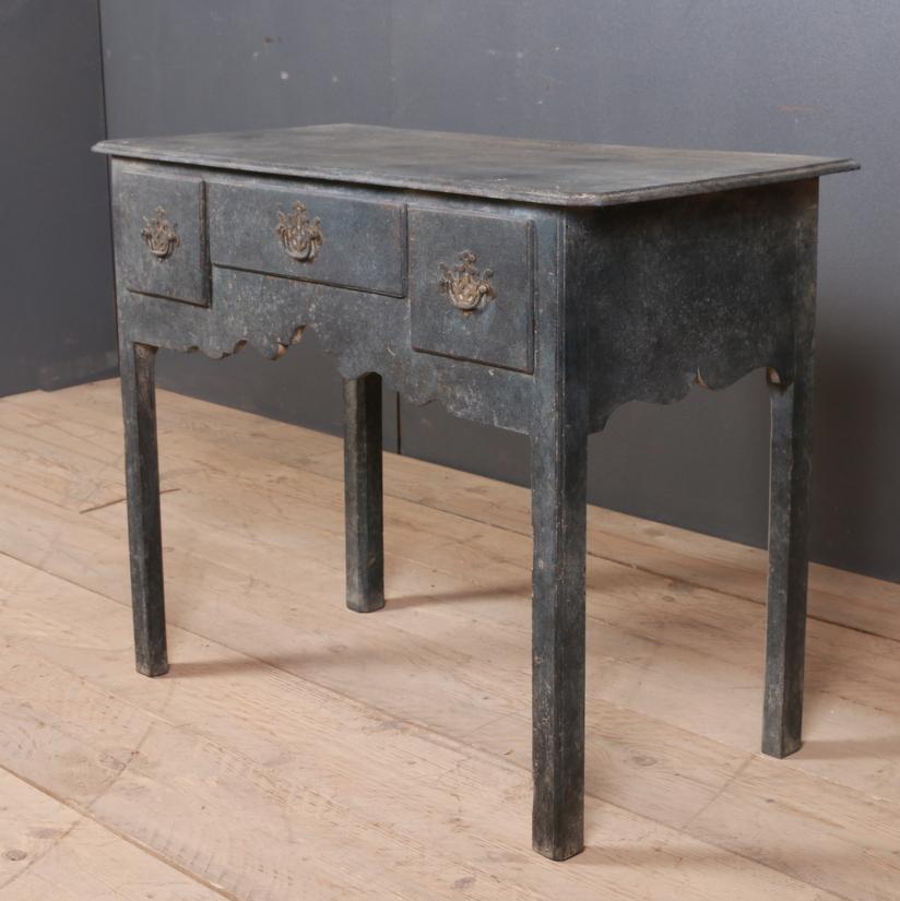 Late 18th century English painted one drawer low boy / lamp table, 1780.

Dimensions:
36 inches (91 cms) wide
18 inches (46 cms) deep
28.5 inches (72 cms) high.

 