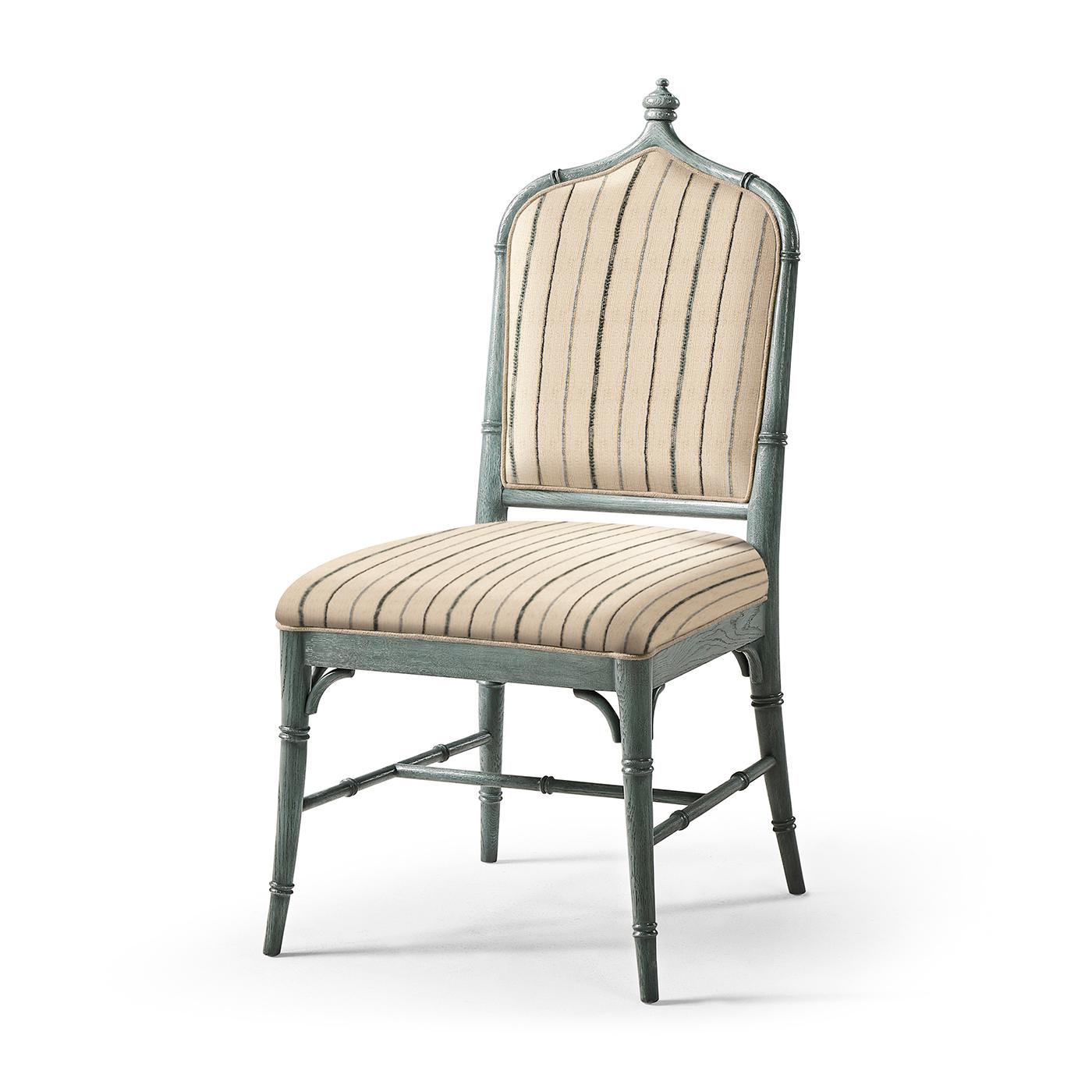 Englische luxuriöse Esszimmerstühle aus lackierter Eiche (Set von 2) im Zustand „Neu“ im Angebot in Westwood, NJ