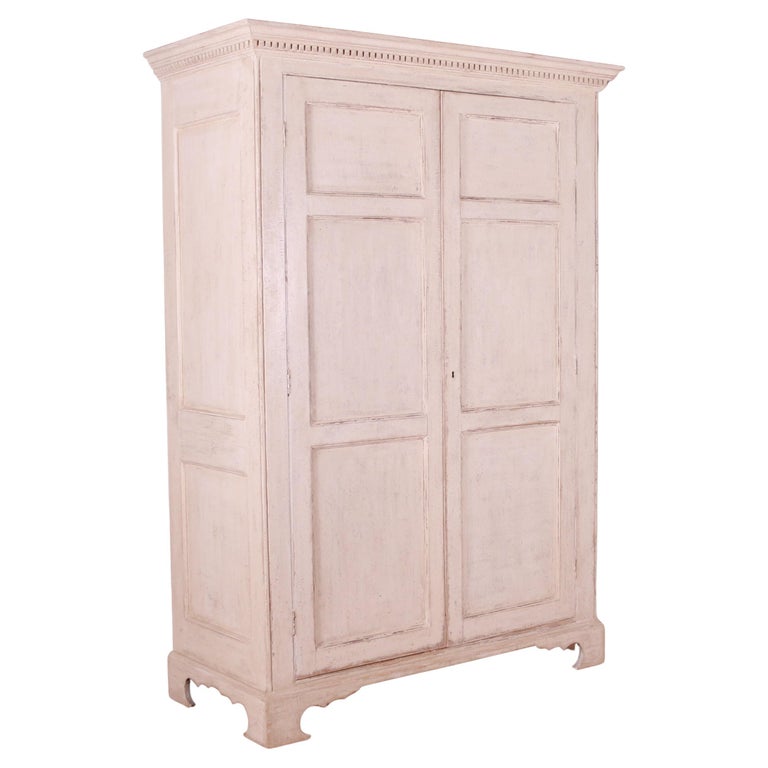 English Painted Pine Linen Cupboard For Sale at 1stDibs