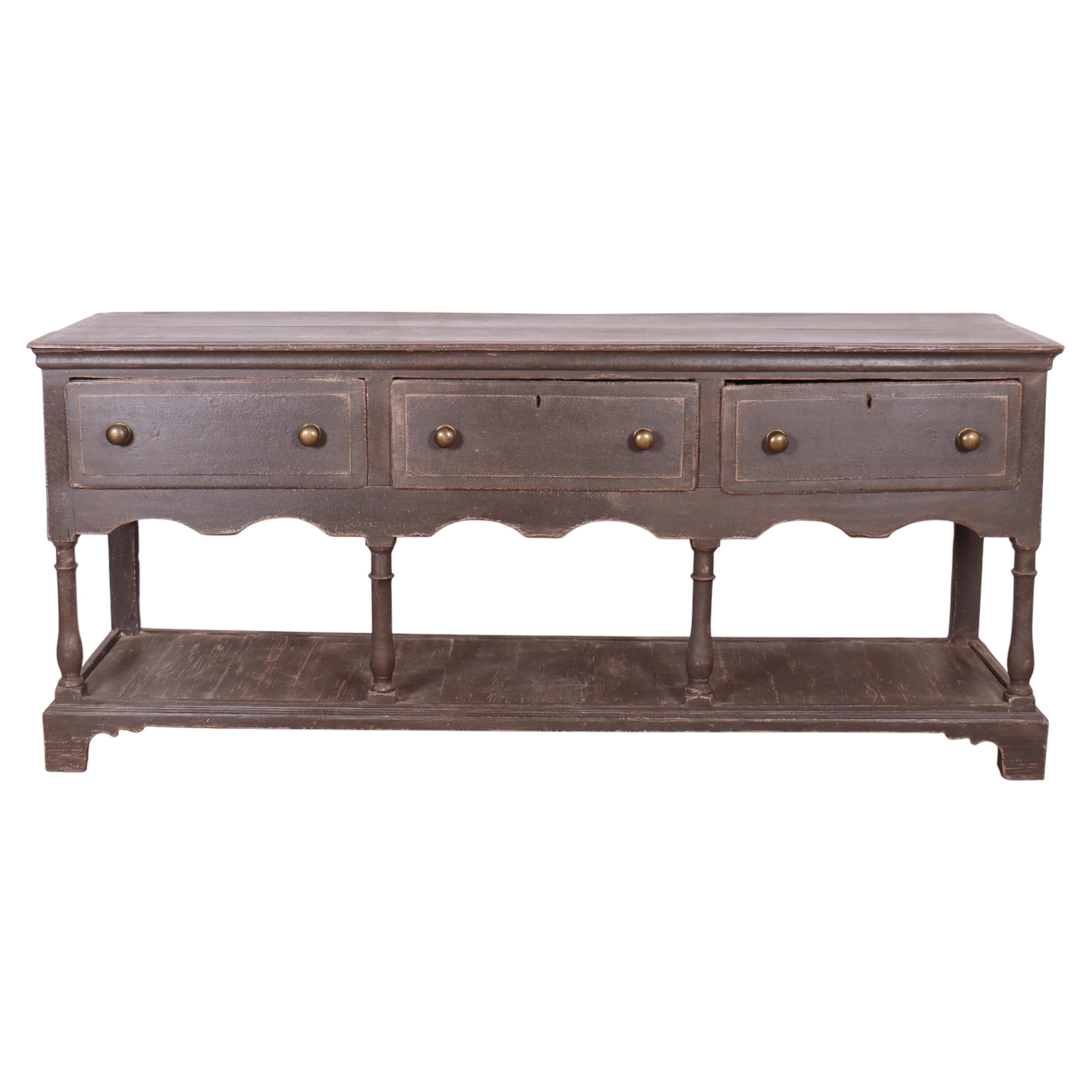 Base de commode en carton peinte à l'anglaise