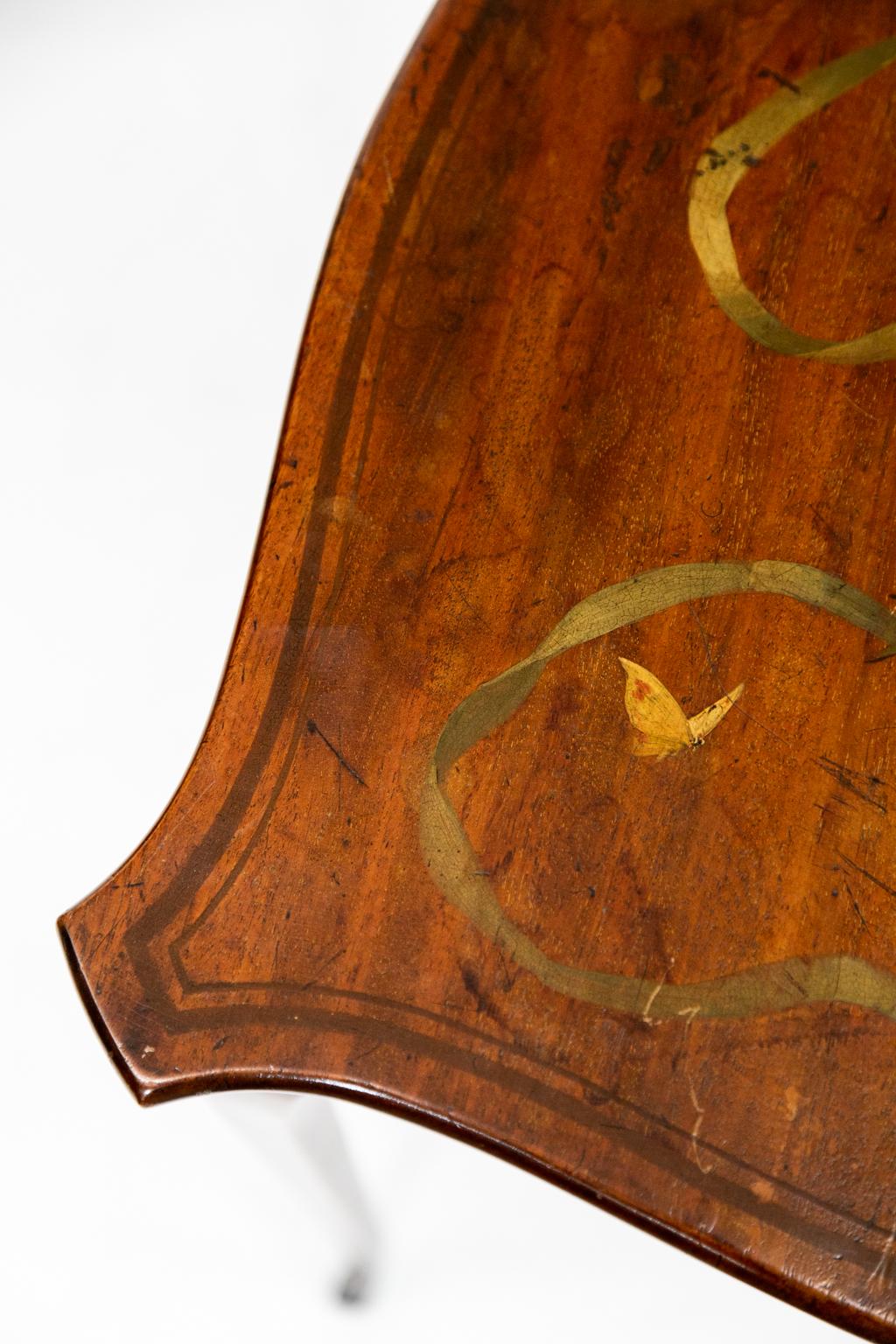 Table d'appoint en bois de satin peint anglais en vente 3