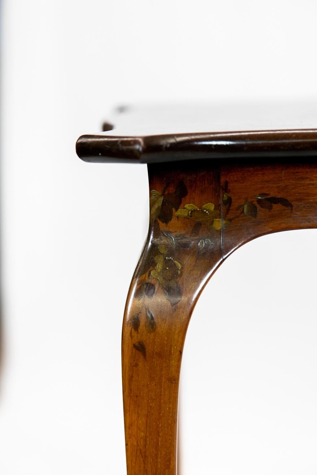 XIXe siècle Table d'appoint en bois de satin peint anglais en vente