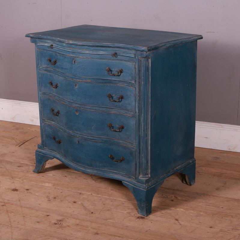 Small English 19th C painted serpentine oak commode. 1890.

Dimensions
32 inches (81 cms) Wide
20 inches (51 cms) Deep
31 inches (79 cms) High.
 
 