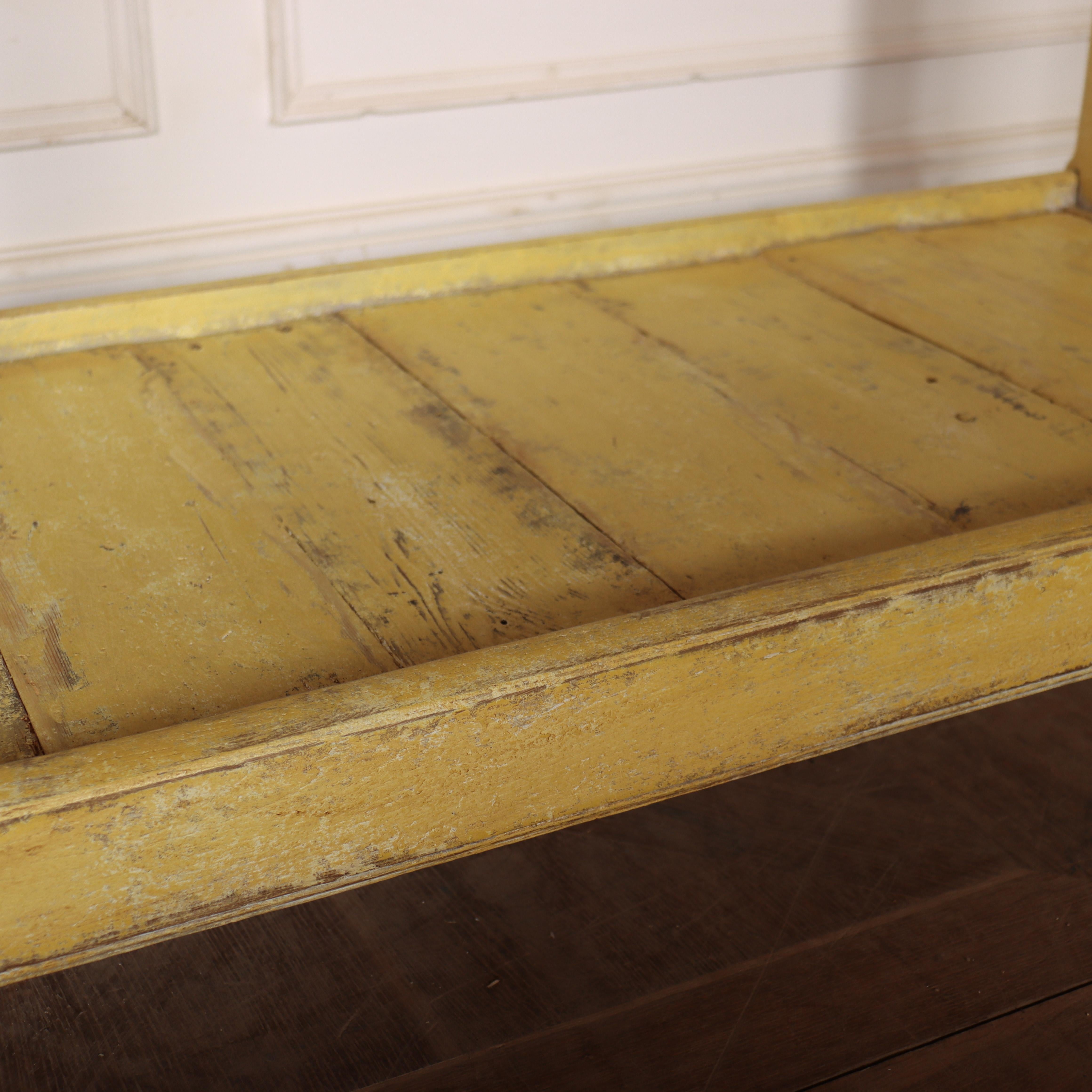 English Painted Serving Table en venta 7