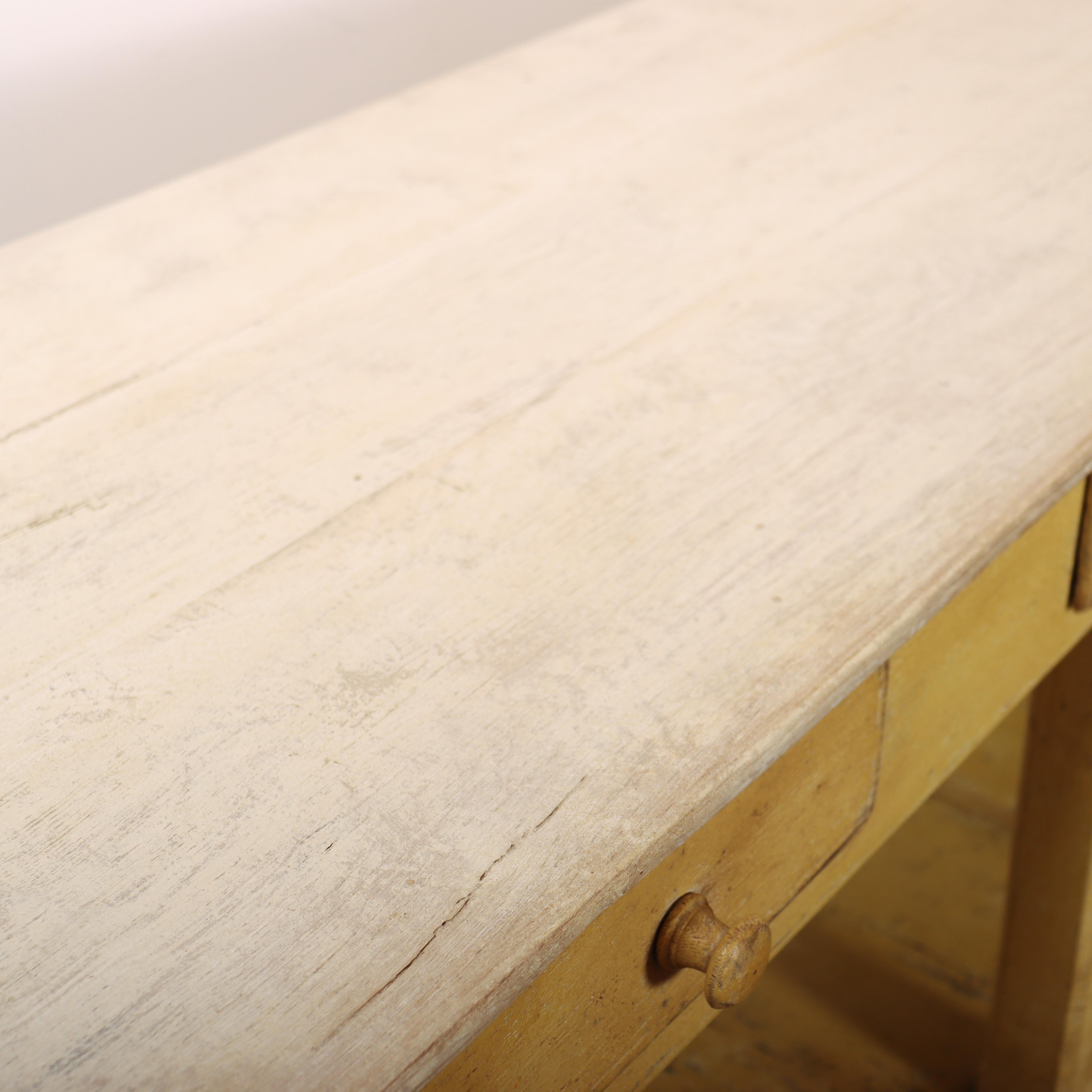 English Painted Serving Table en venta 11