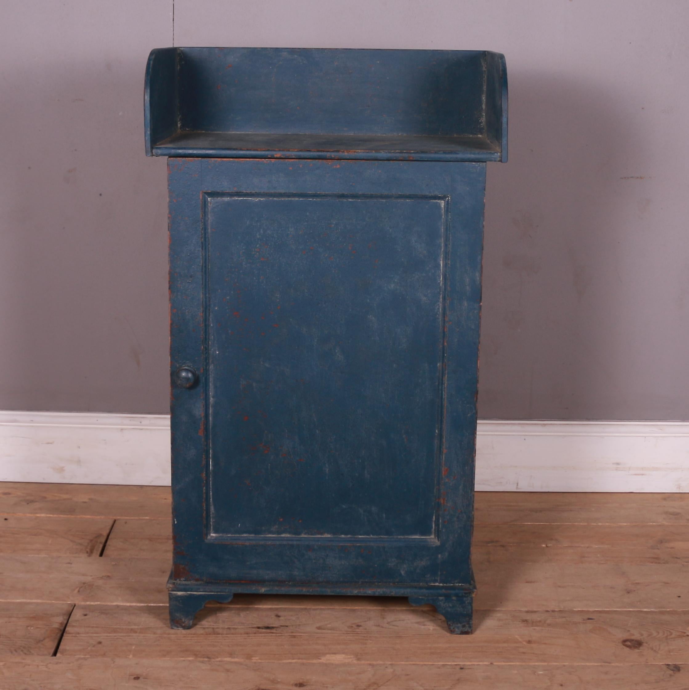 Small 19th C English painted pine tray back buffet. 1880.

34.5