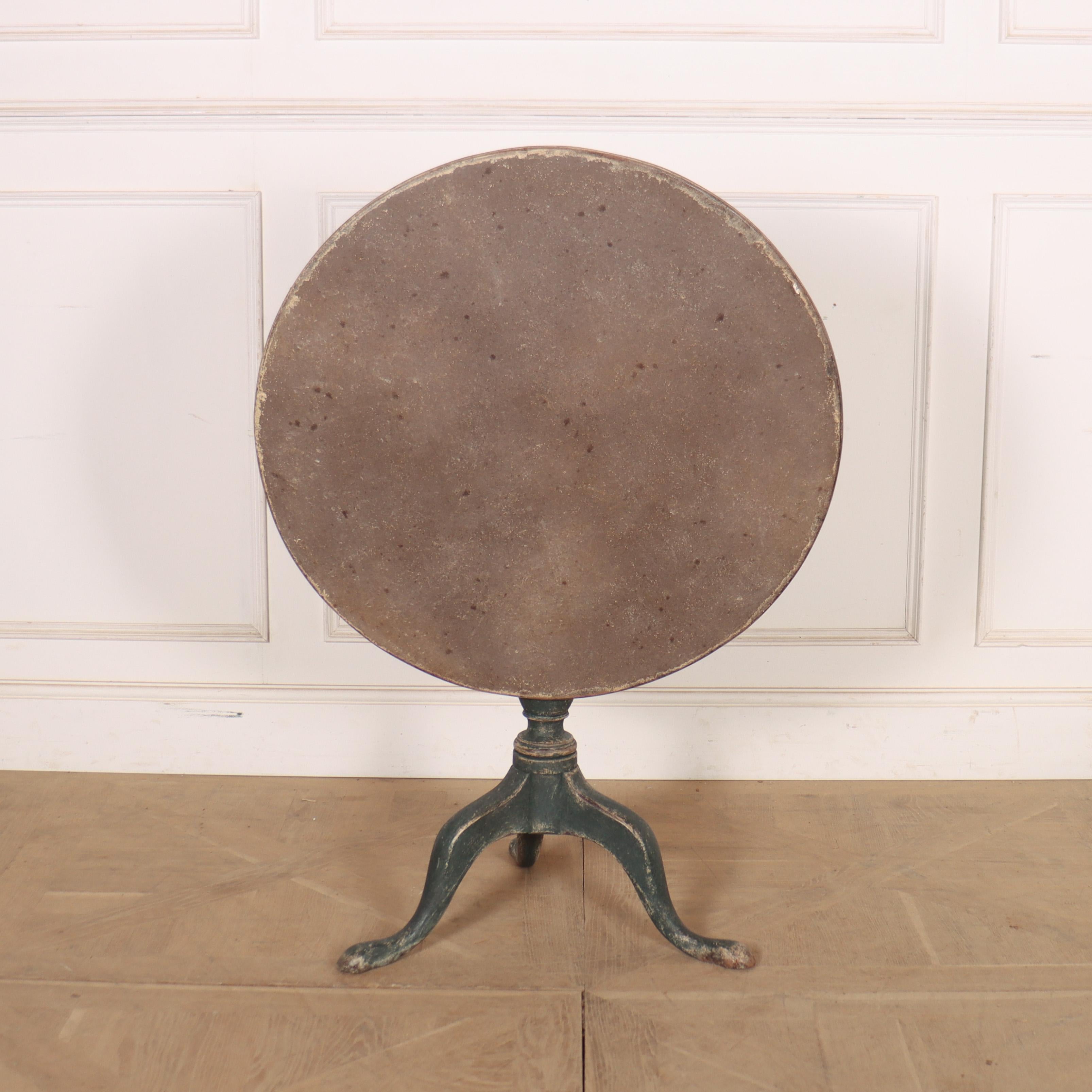 Anglais Table tripode peinte à l'anglaise en vente