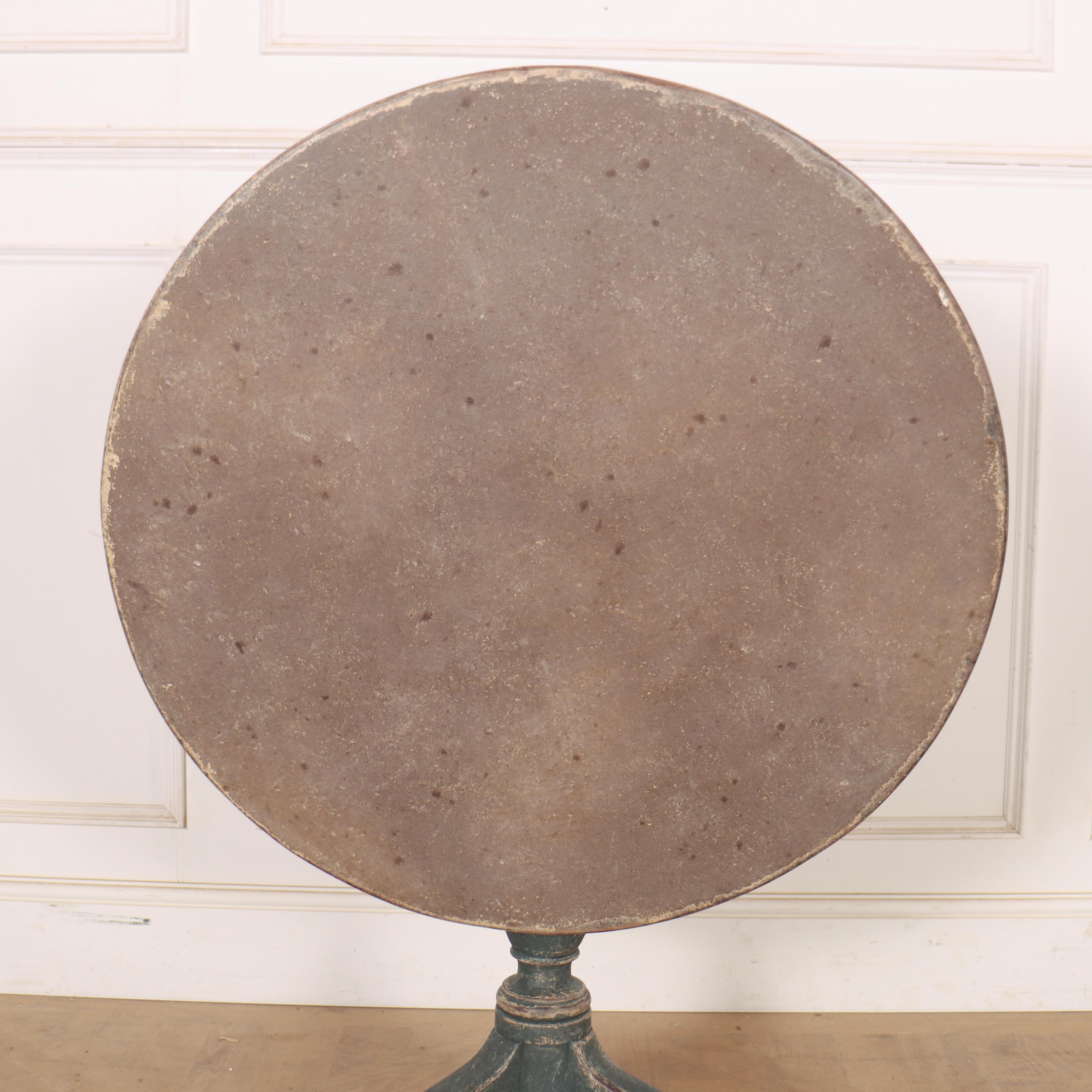 Table tripode peinte à l'anglaise Bon état - En vente à Leamington Spa, Warwickshire