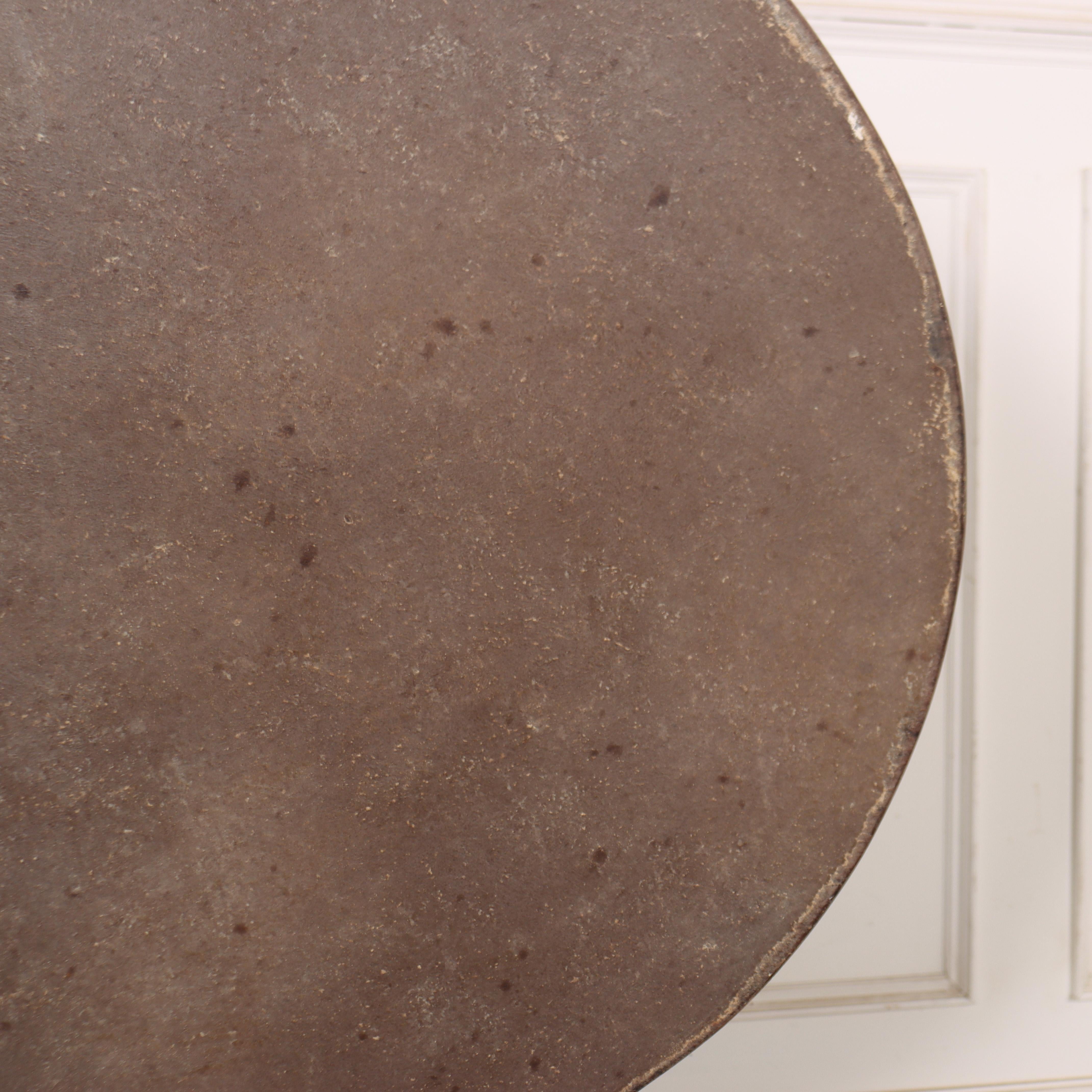 Chêne Table tripode peinte à l'anglaise en vente