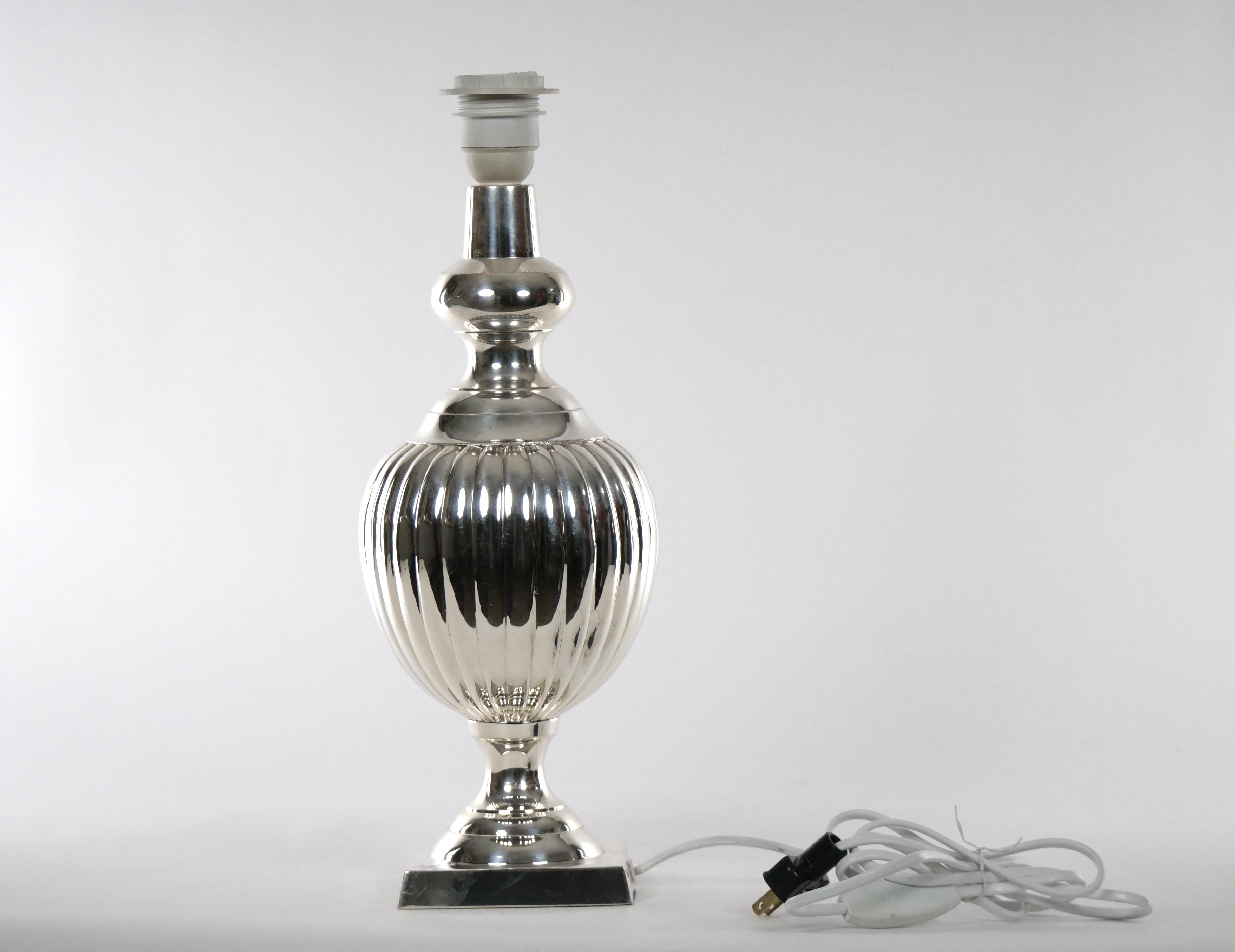 English Pair Mid-20th Century Silver Plate Table Lamp For Sale 8