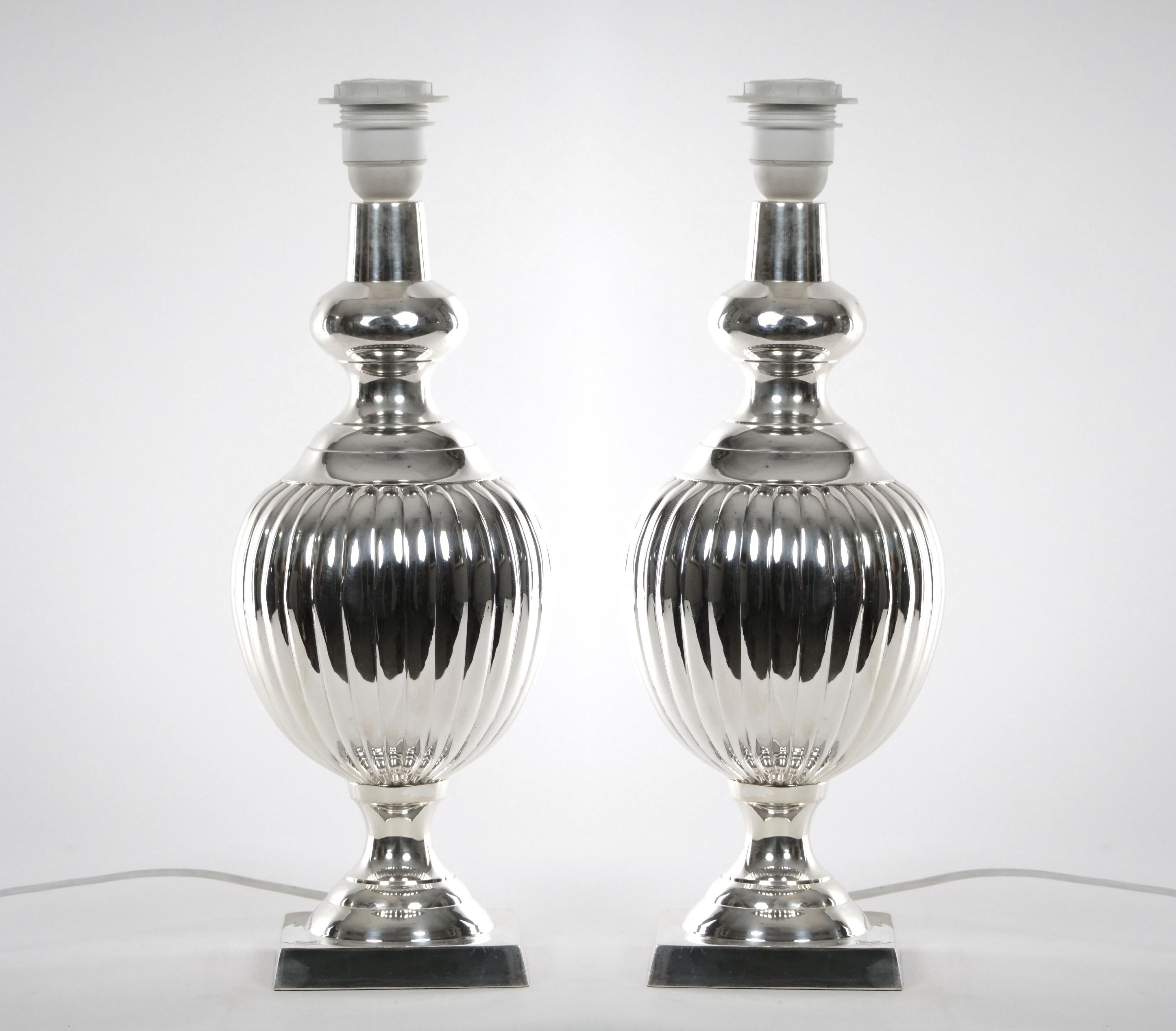 English Pair Mid-20th Century Silver Plate Table Lamp For Sale 11
