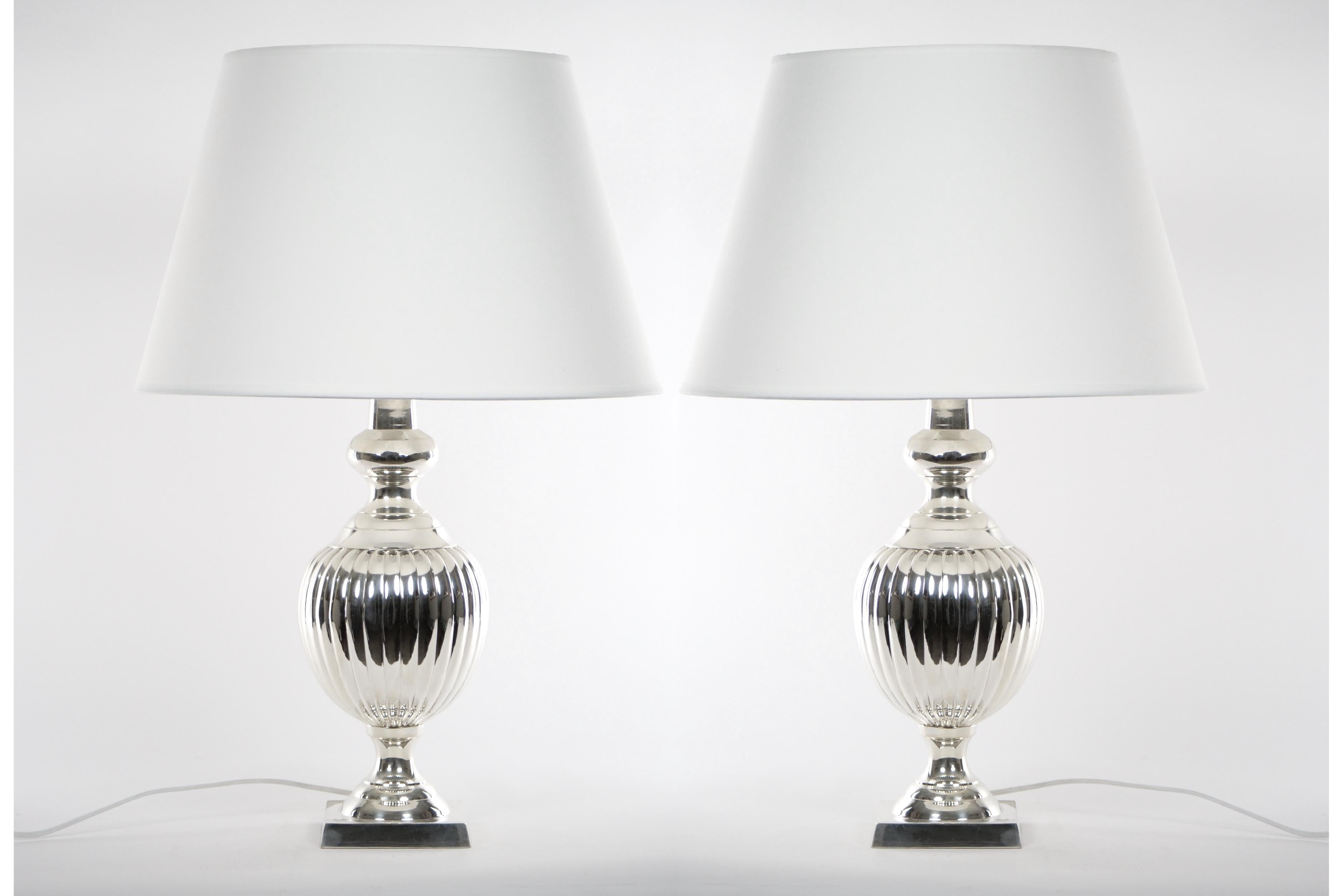 English Pair Mid-20th Century Silver Plate Table Lamp For Sale 13