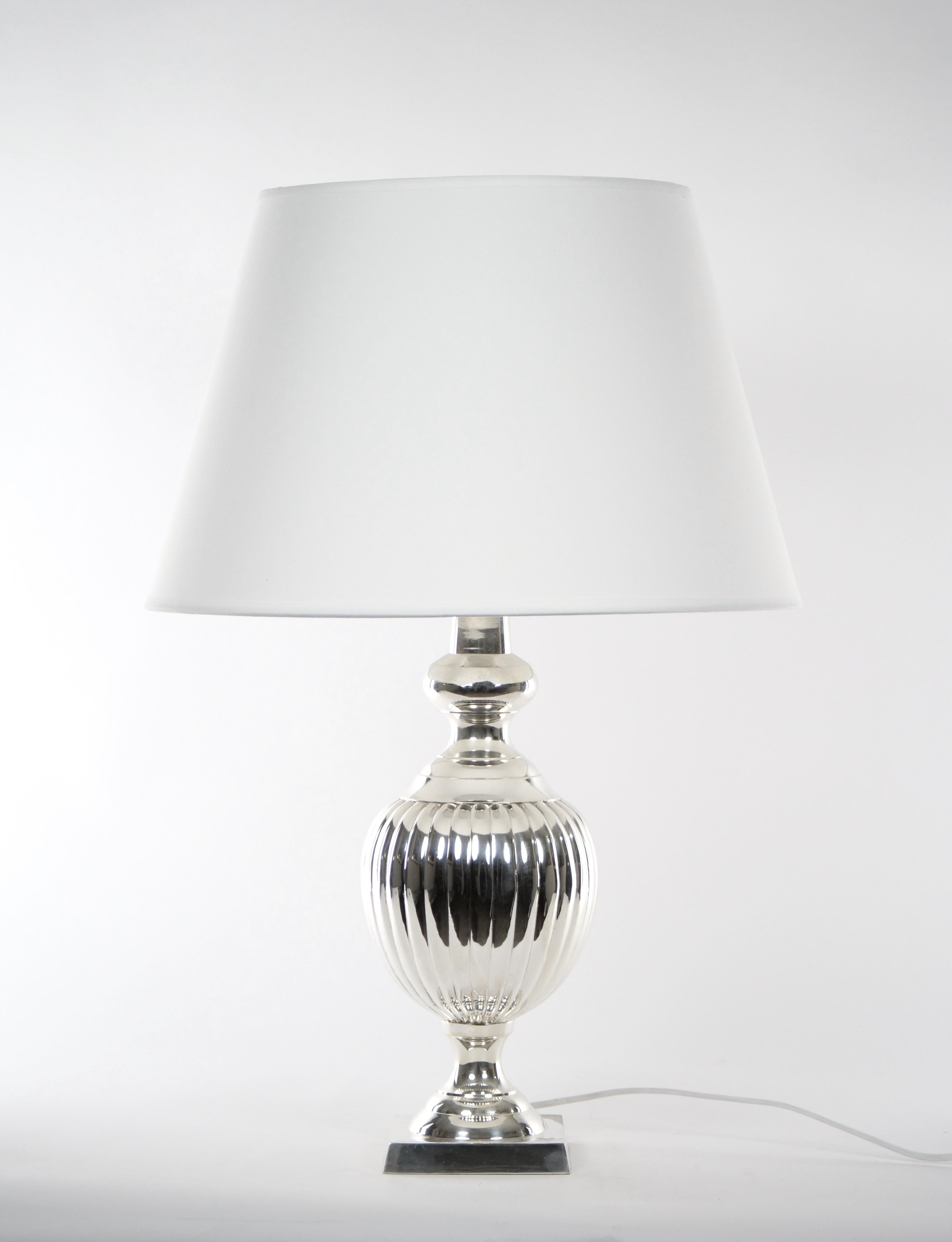 Beautiful English silver plate Royal Sheffield pair urn shape vase table lamp. Each lamp features an exterior swirl decorated design resting on a square footed base. Each lamp is in great working condition. No special light bulb required. Rewired