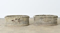 Pareja inglesa de maceteros ovalados de piedra fundida de los años 20