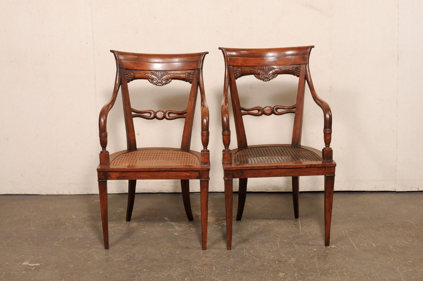 Paire de fauteuils en bois et cannage magnifiquement sculptés, fin C.I.C. en vente 5
