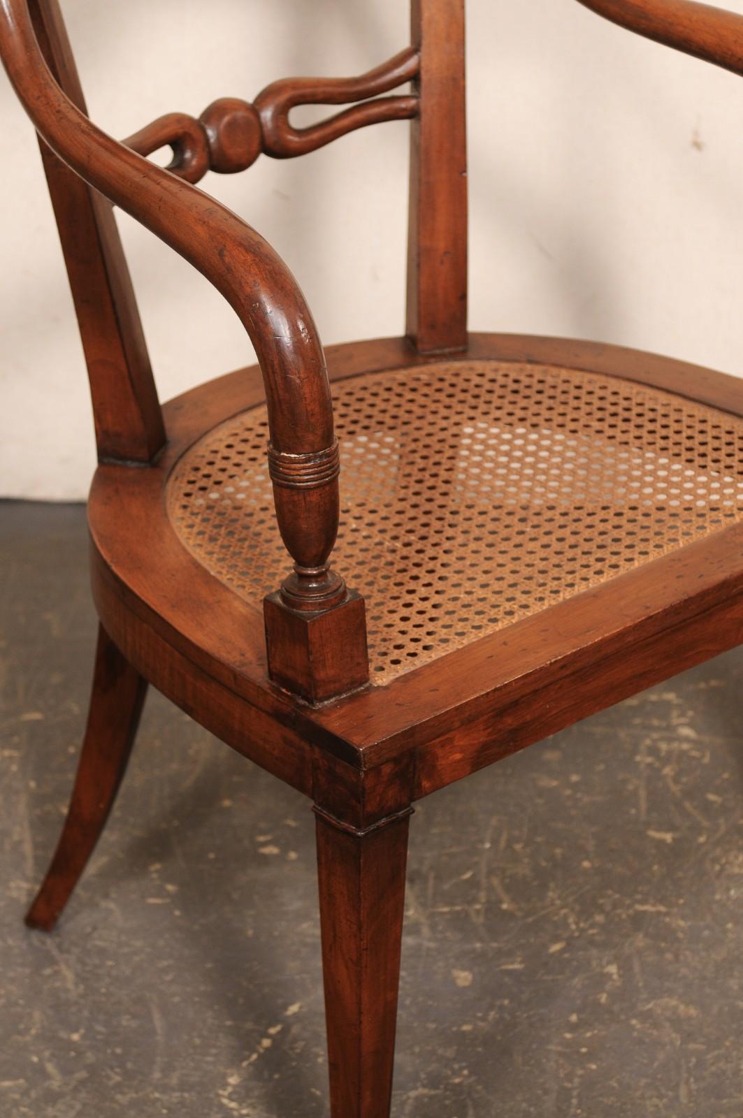 20ième siècle Paire de fauteuils en bois et cannage magnifiquement sculptés, fin C.I.C. en vente