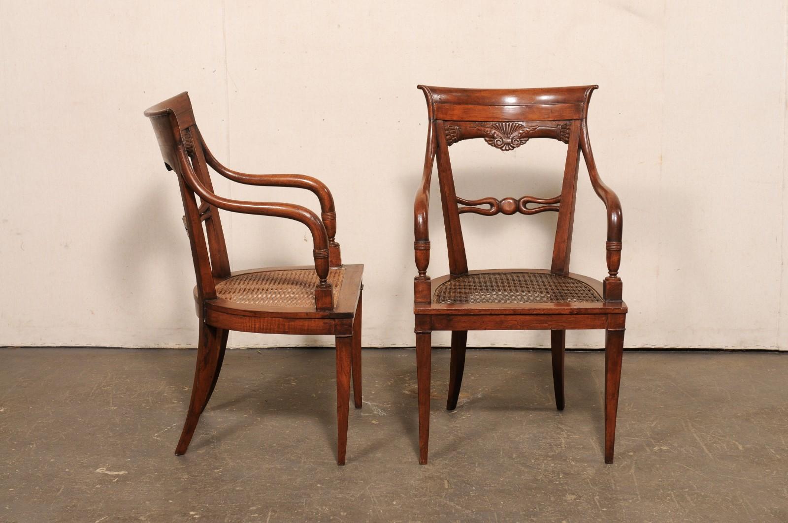 Paire de fauteuils en bois et cannage magnifiquement sculptés, fin C.I.C. en vente 1